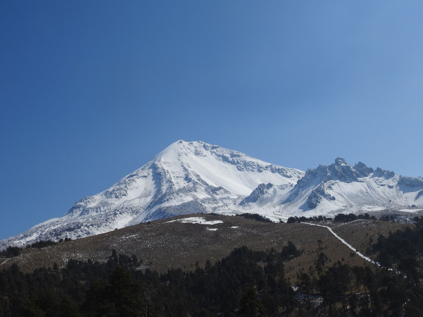 Nikon Coolpix P900 sample photo. Motan, volcano, landscape photography