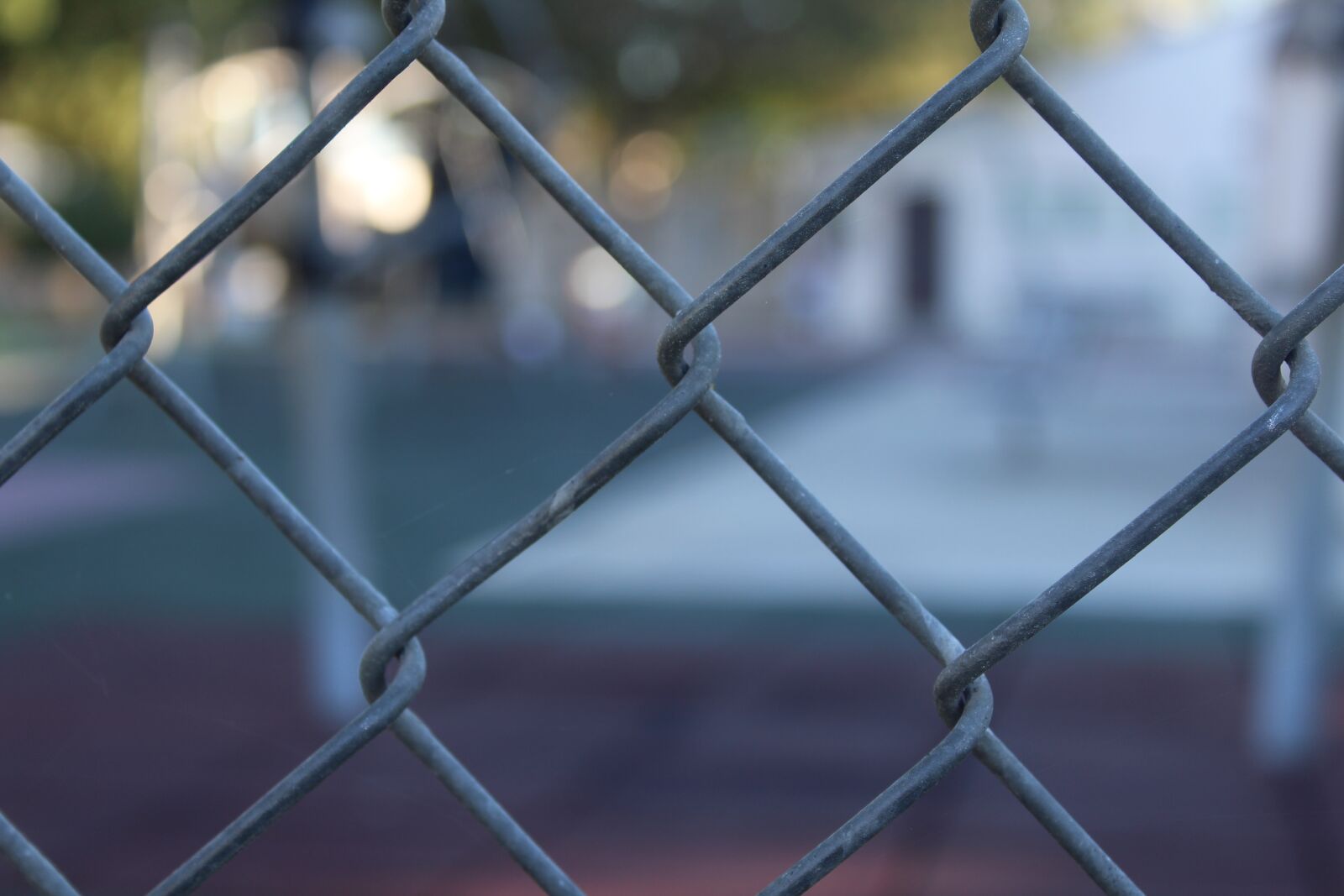 Canon EOS 1200D (EOS Rebel T5 / EOS Kiss X70 / EOS Hi) sample photo. Gate, chain, park photography