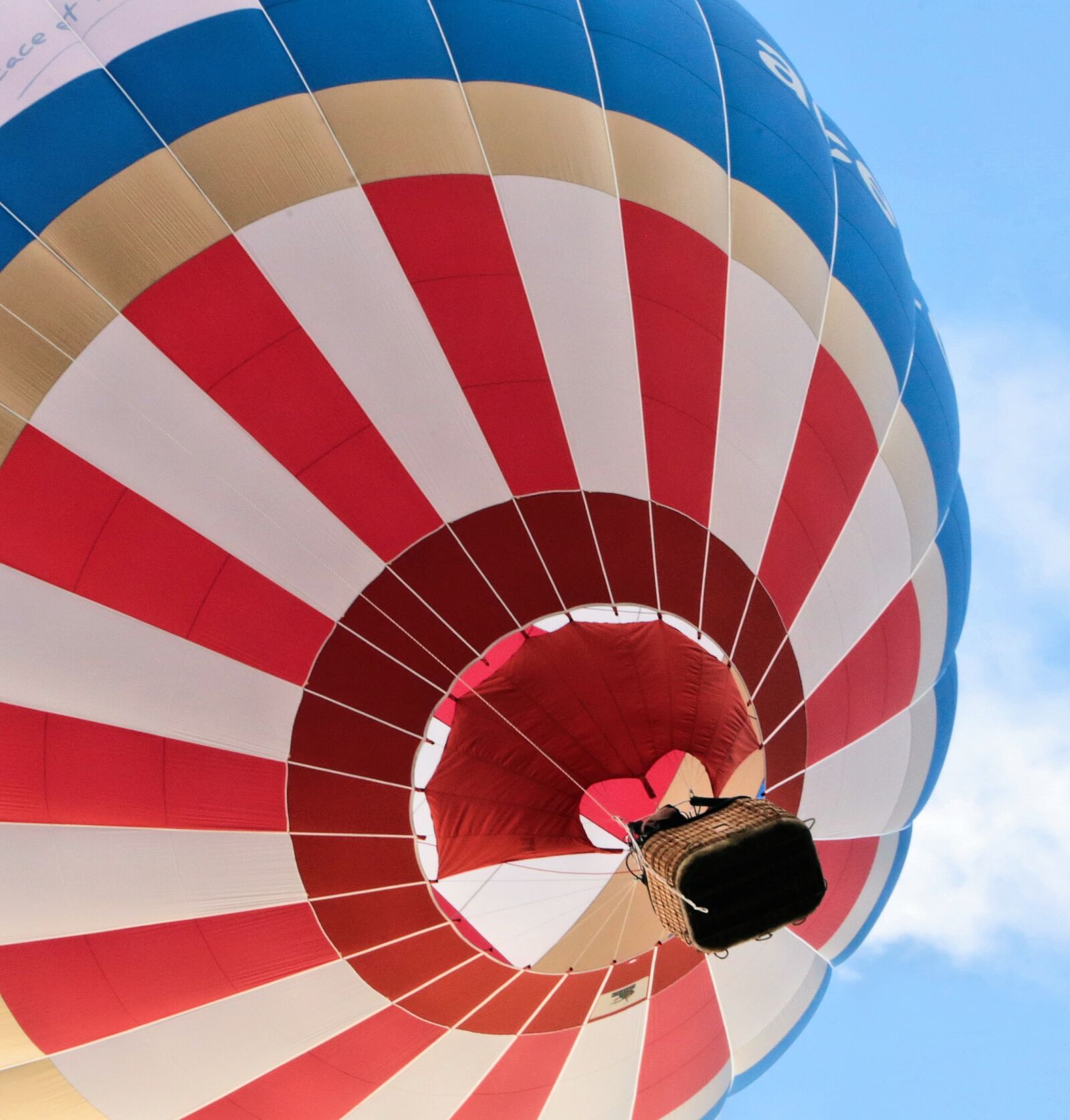 Canon EF 75-300mm f/4-5.6 sample photo. Chambley, ballons, event photography