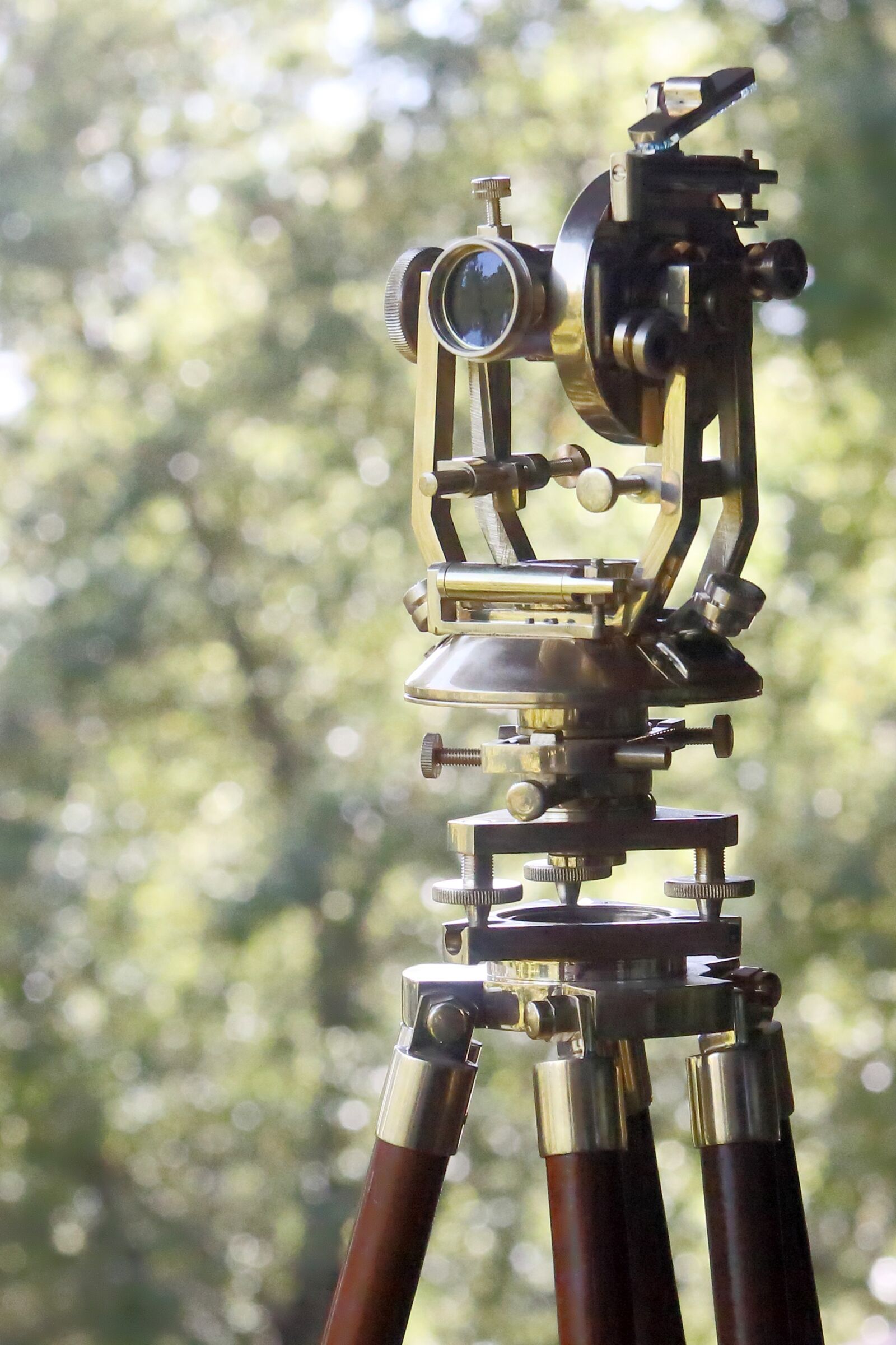 Canon EF75-300mm f/4-5.6 sample photo. Theodolite, technology, equipment photography