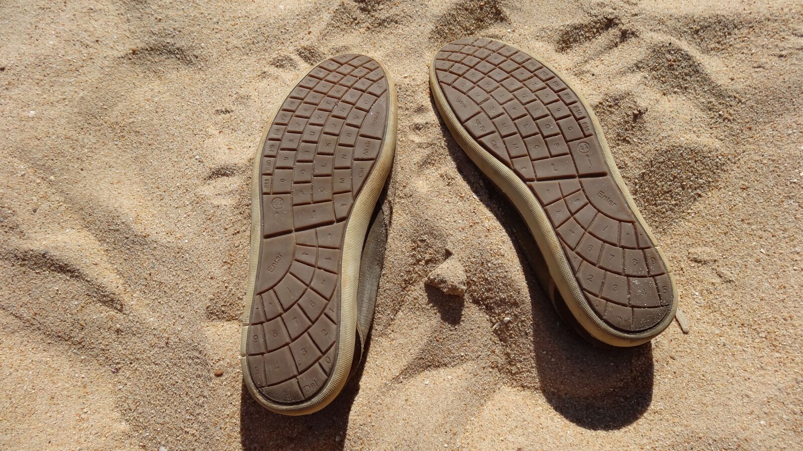 Sony Cyber-shot DSC-HX20V sample photo. Keyboard, shoes, sand photography