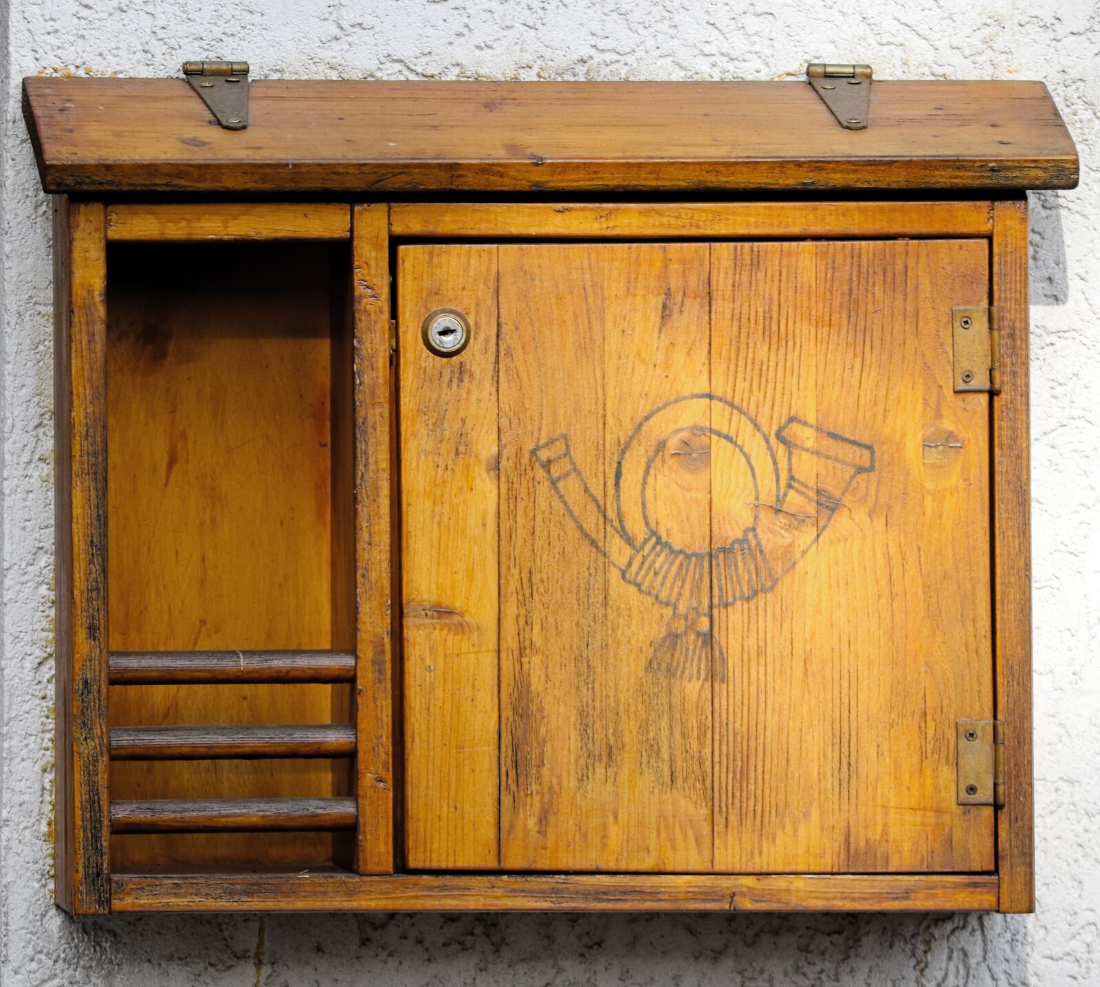 Canon EOS 200D (EOS Rebel SL2 / EOS Kiss X9) sample photo. Letter boxes, mailbox, wooden photography