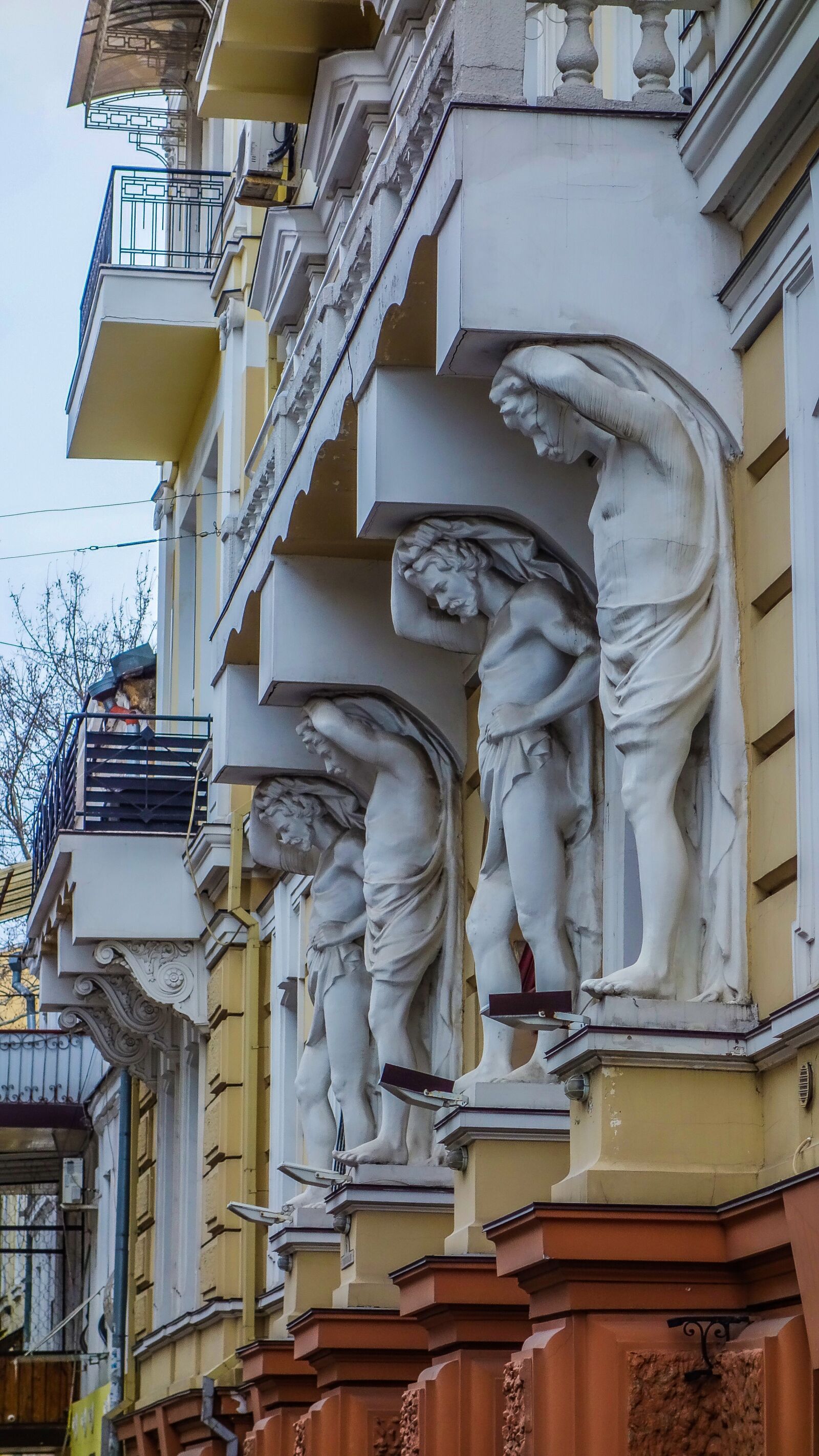 Sony Cyber-shot DSC-RX100 sample photo. Odessa, house, sculpture photography