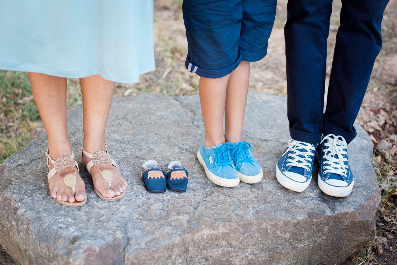 Nikon D700 sample photo. Family, feet closeup, blue photography