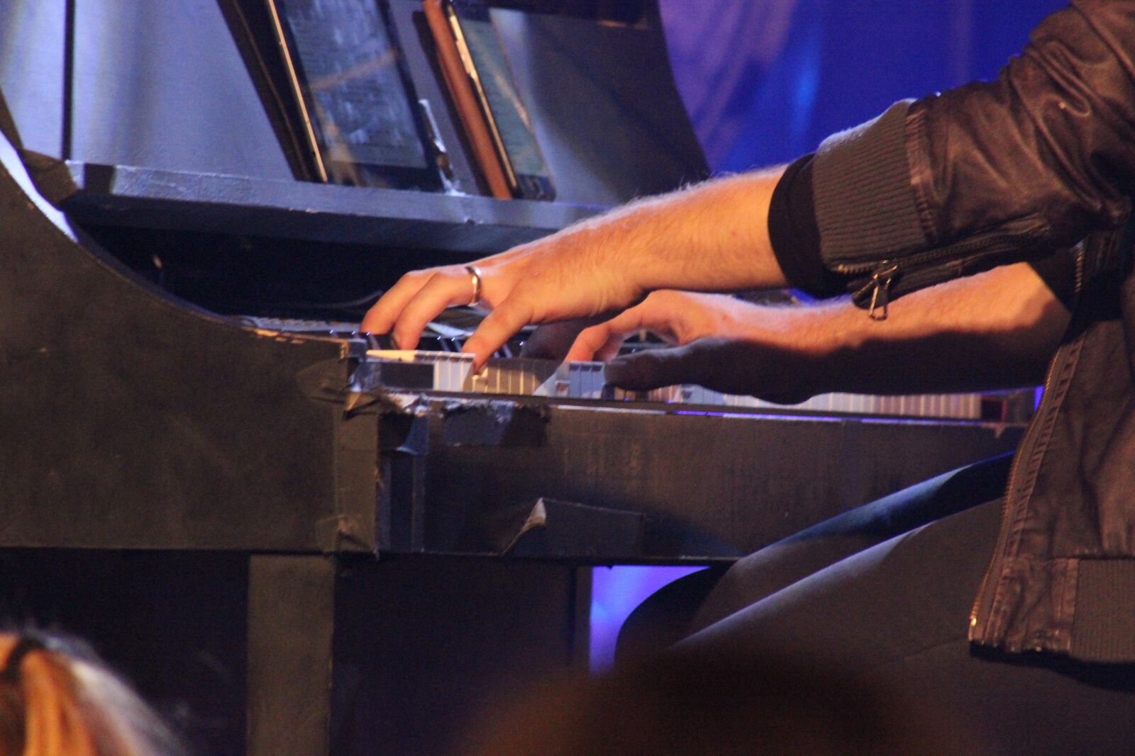 Canon EF 75-300mm f/4-5.6 sample photo. Piano, player, concert photography
