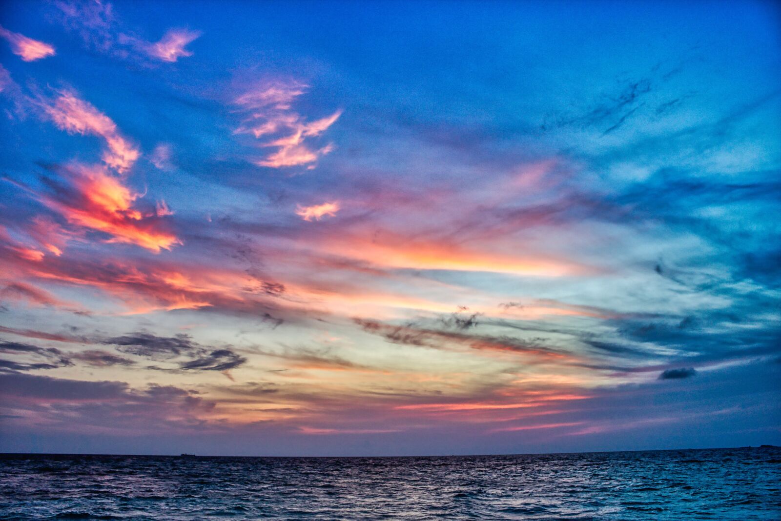 Canon EOS 750D (EOS Rebel T6i / EOS Kiss X8i) sample photo. Sunrise, sunset, sea photography