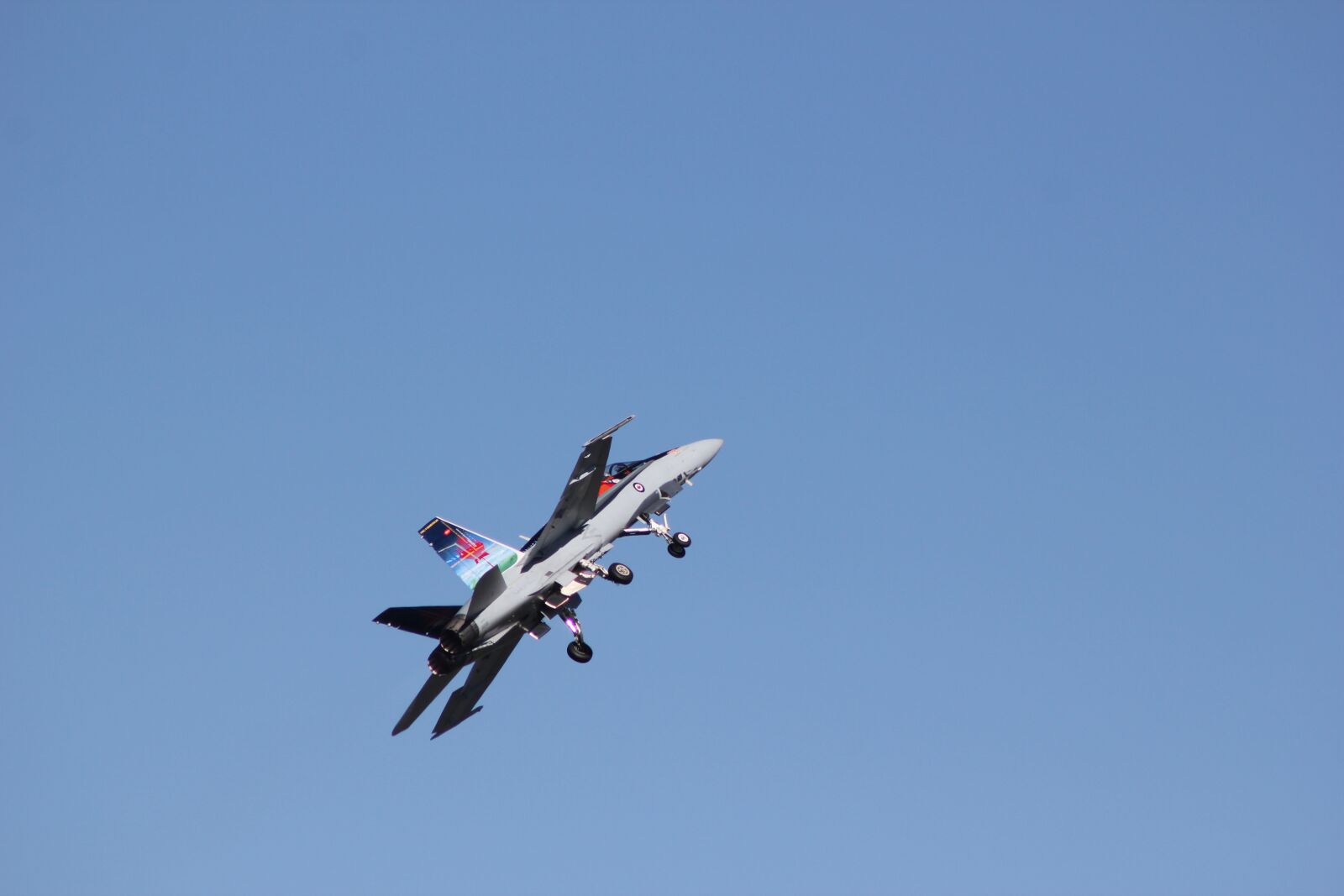 Canon EOS 550D (EOS Rebel T2i / EOS Kiss X4) sample photo. Aircraft, combat, parade photography