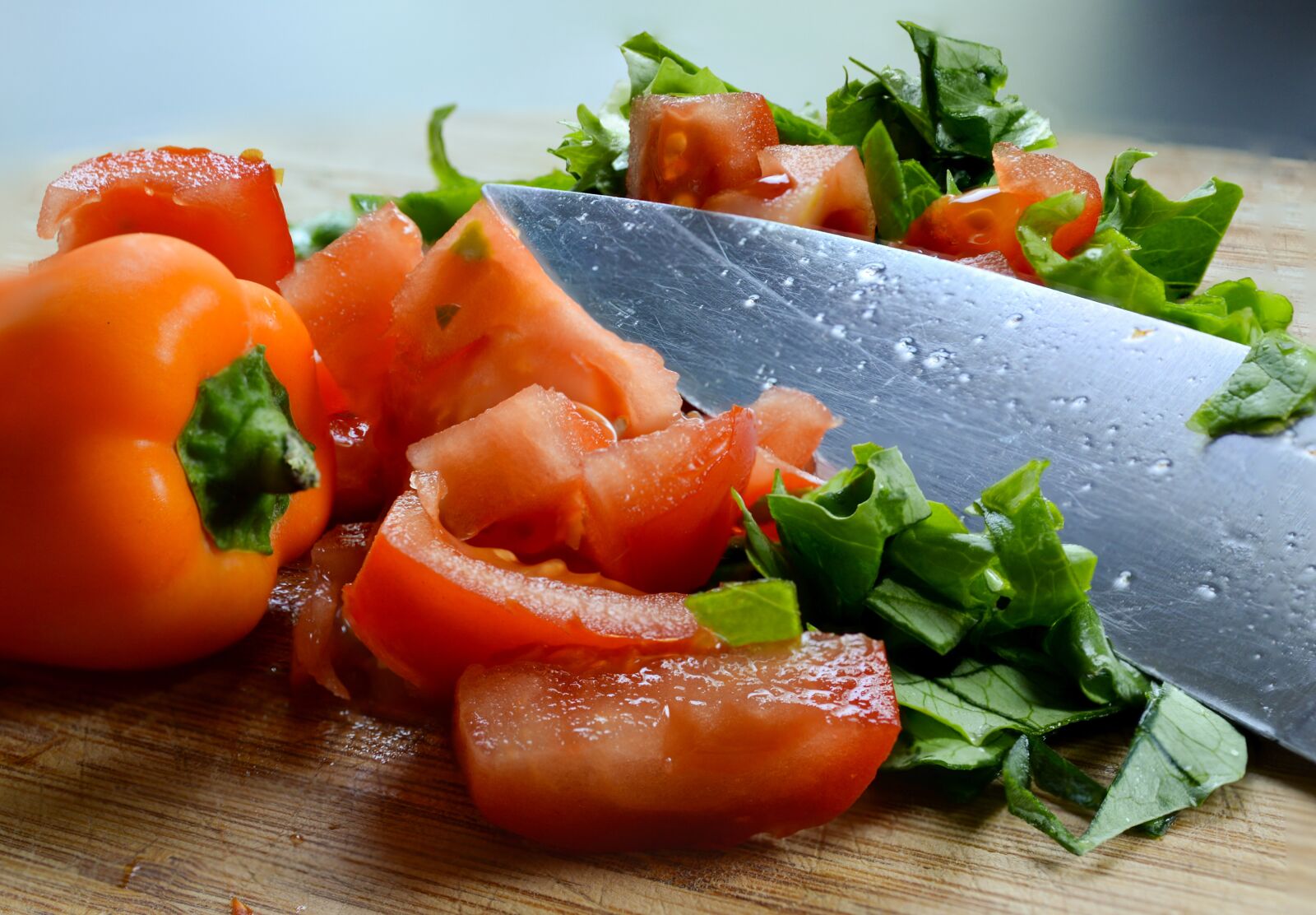 Nikon D610 sample photo. Lettuce, paprika, knife photography