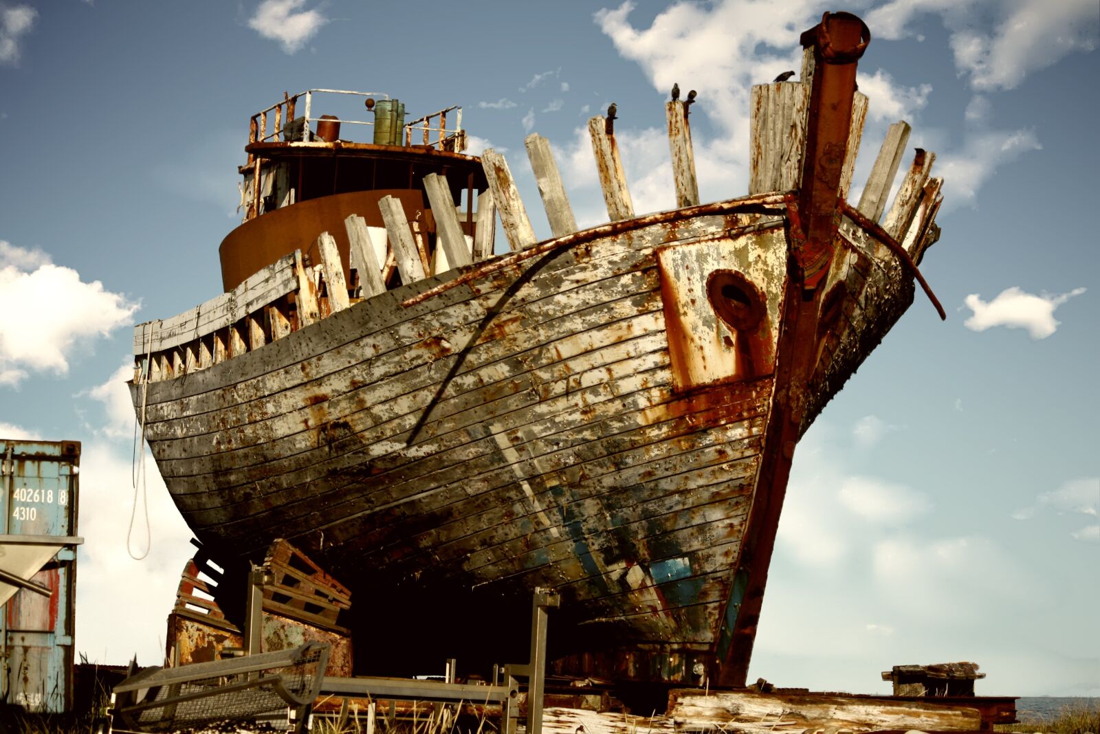 Canon EOS 1000D (EOS Digital Rebel XS / EOS Kiss F) sample photo. Derelict, boat, abandoned photography