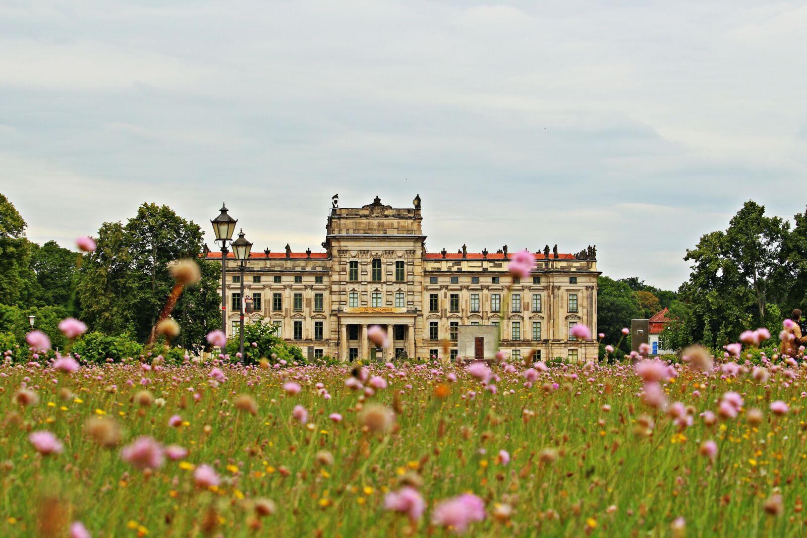 Canon EOS 100D (EOS Rebel SL1 / EOS Kiss X7) sample photo. Ludwigslust-parchim, castle, building photography