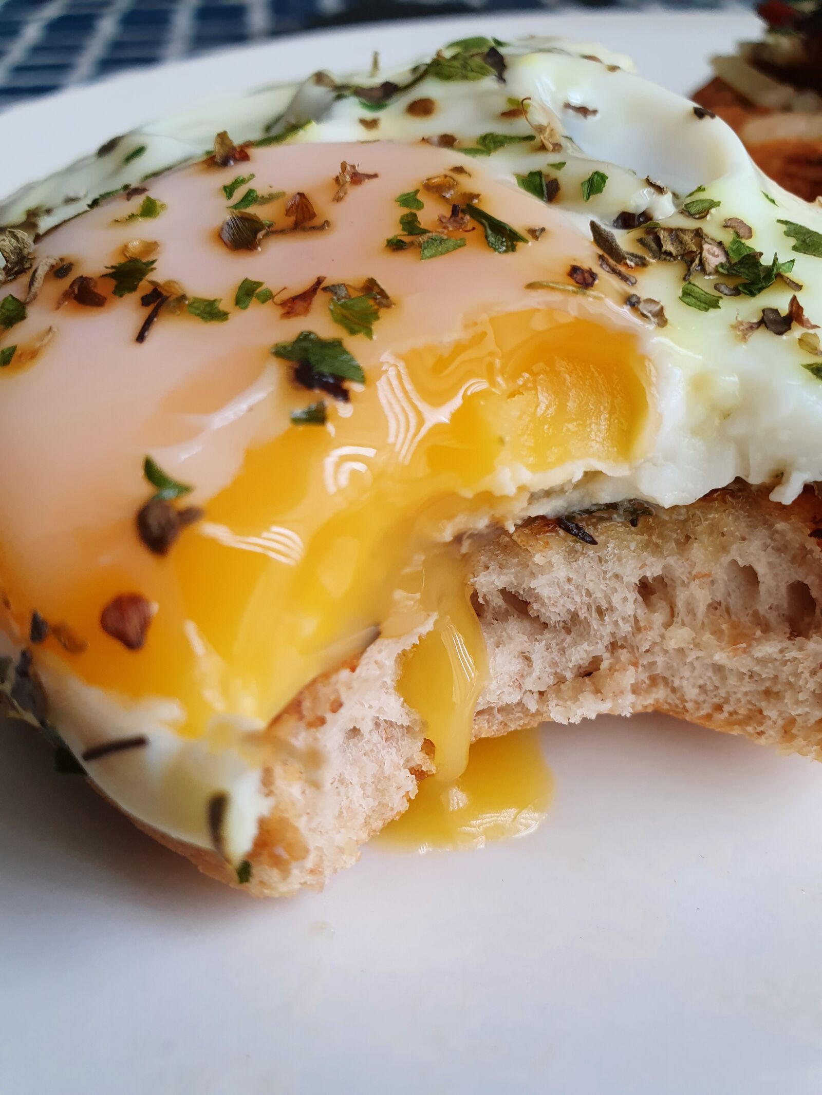 Samsung Galaxy S10 sample photo. Eggs, energy, in the photography