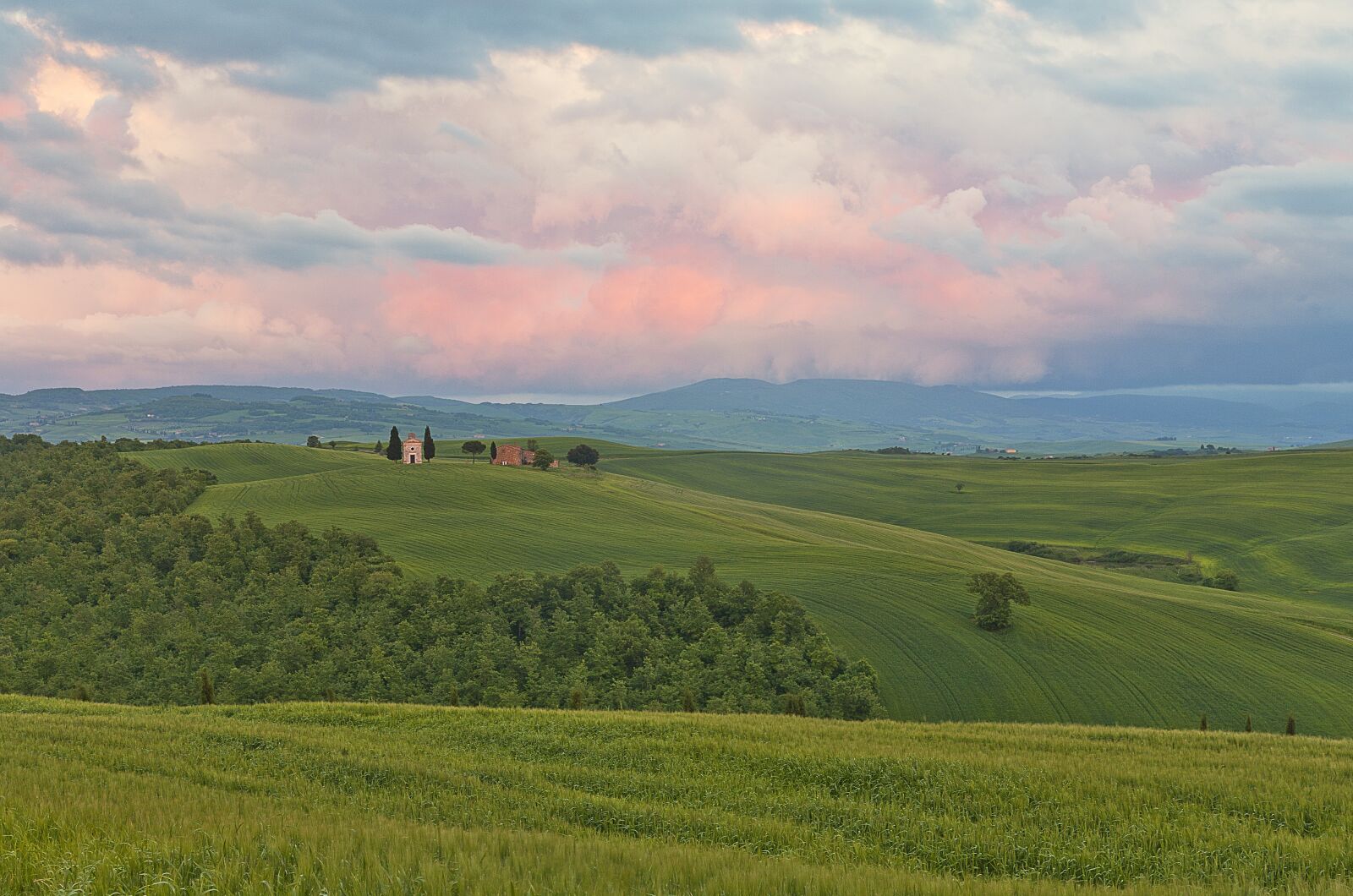 Canon EOS 5D + Canon EF 24-105mm F4L IS USM sample photo. Italy, tuscany, fields photography