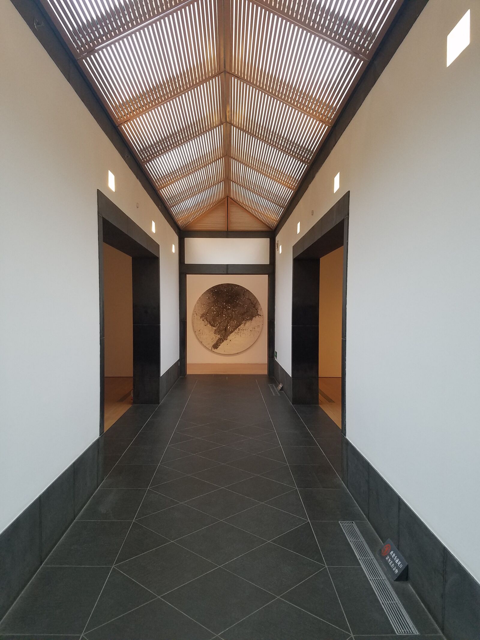 Samsung Galaxy S7 sample photo. Suzhou museum, corridor, tony photography