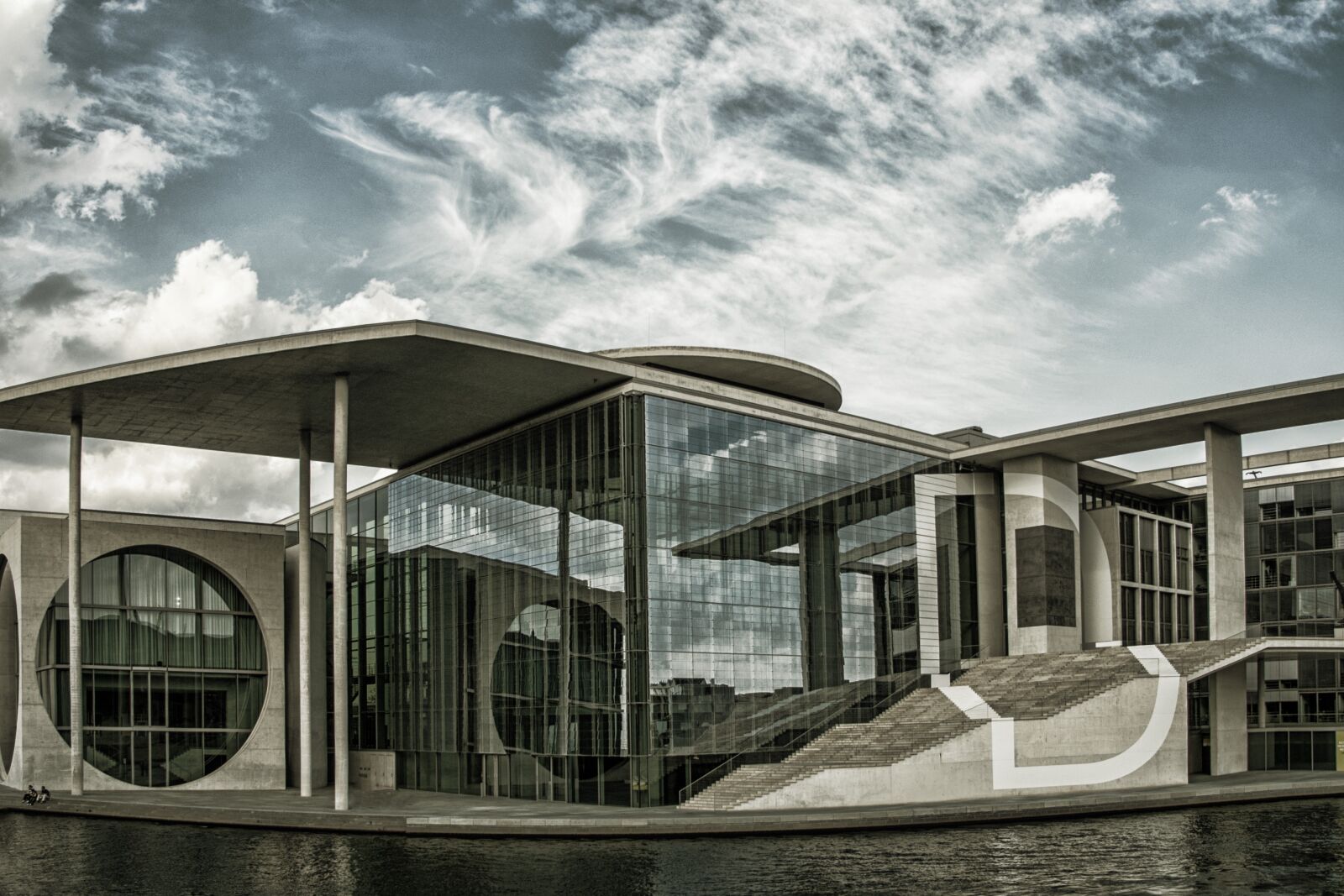 Sony Alpha DSLR-A100 sample photo. Berlin, spree, government buildings photography
