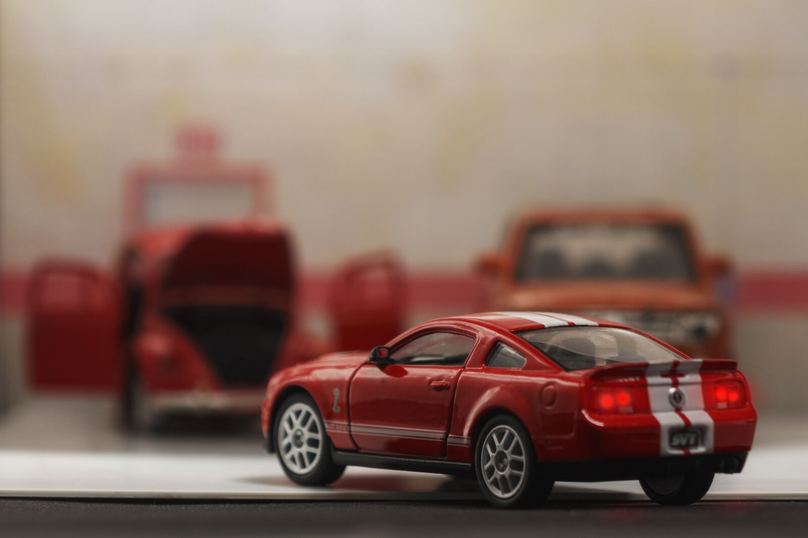 Canon EF75-300mm f/4-5.6 sample photo. Escala1 32, toy, miniature photography