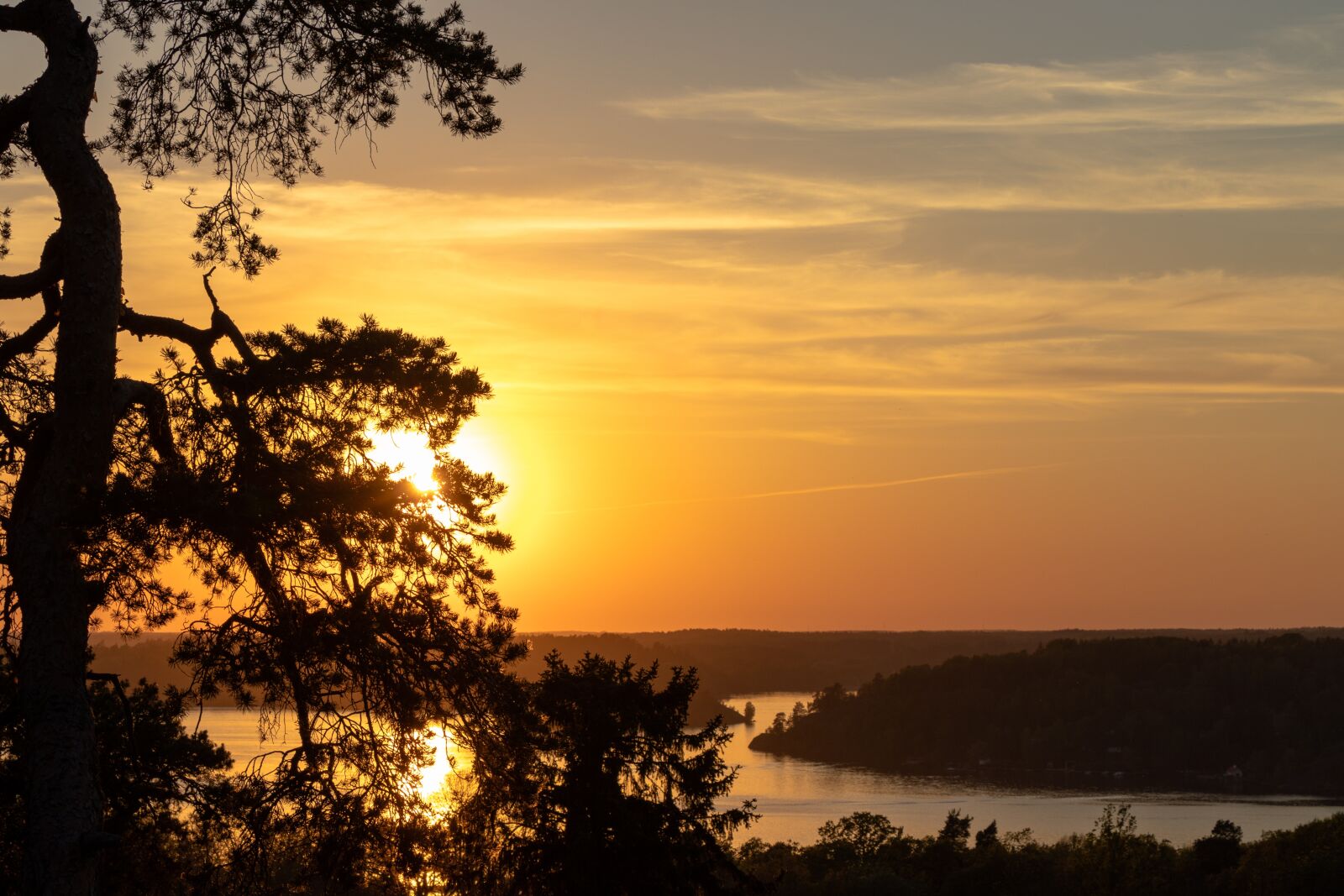 Canon EF-S 18-135mm F3.5-5.6 IS USM sample photo. West, stockholm, sunset photography