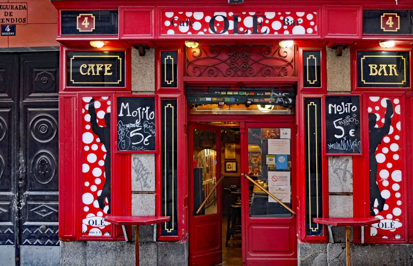 Fujifilm X30 sample photo. Spain, madrid, bar photography