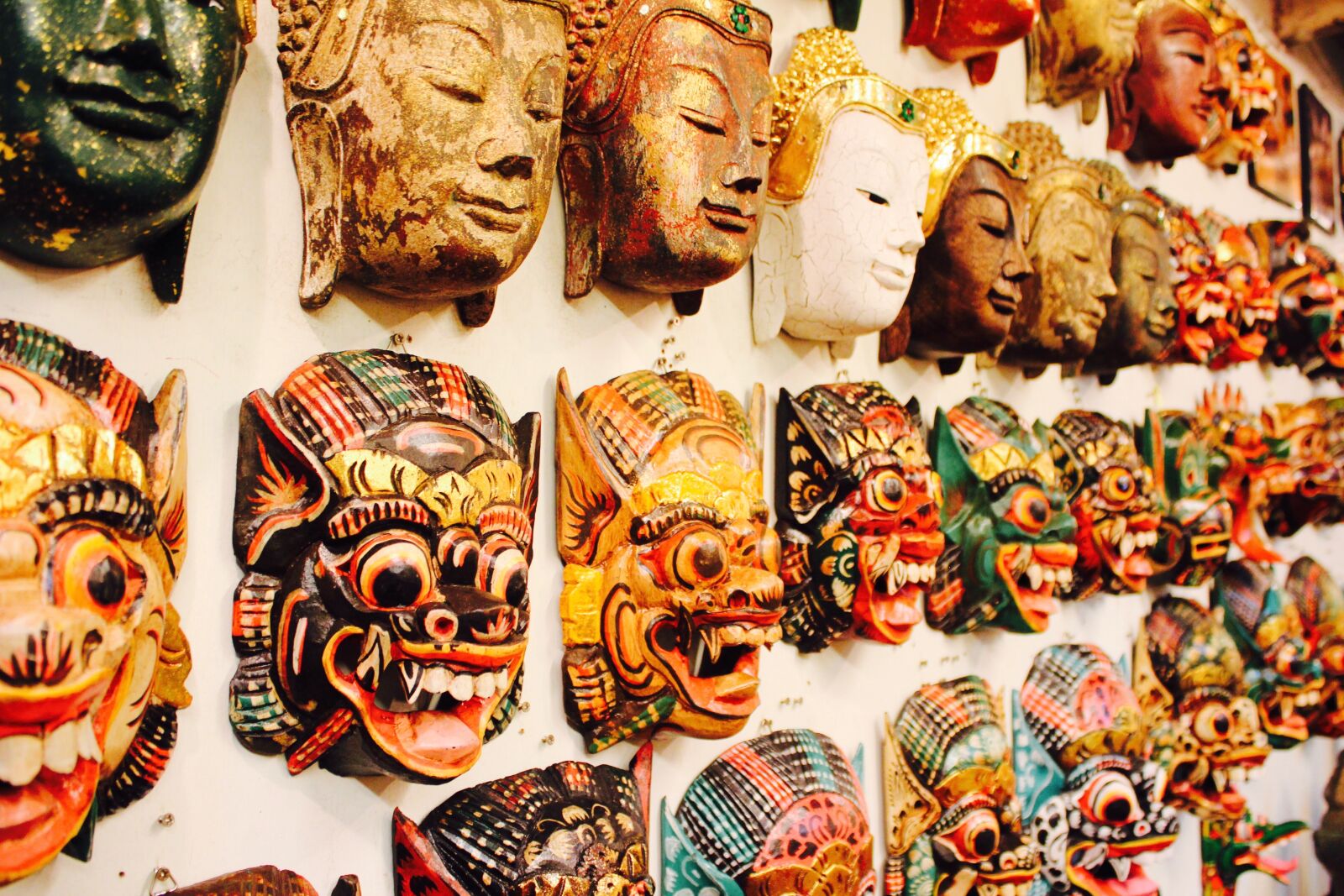 Canon EOS 600D (Rebel EOS T3i / EOS Kiss X5) sample photo. Mask, colorful, carnival photography
