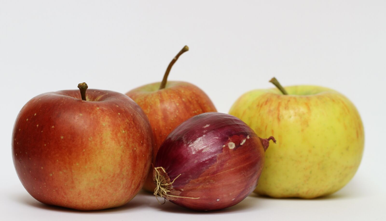 Canon EOS 7D sample photo. Apple, onion, fruit photography