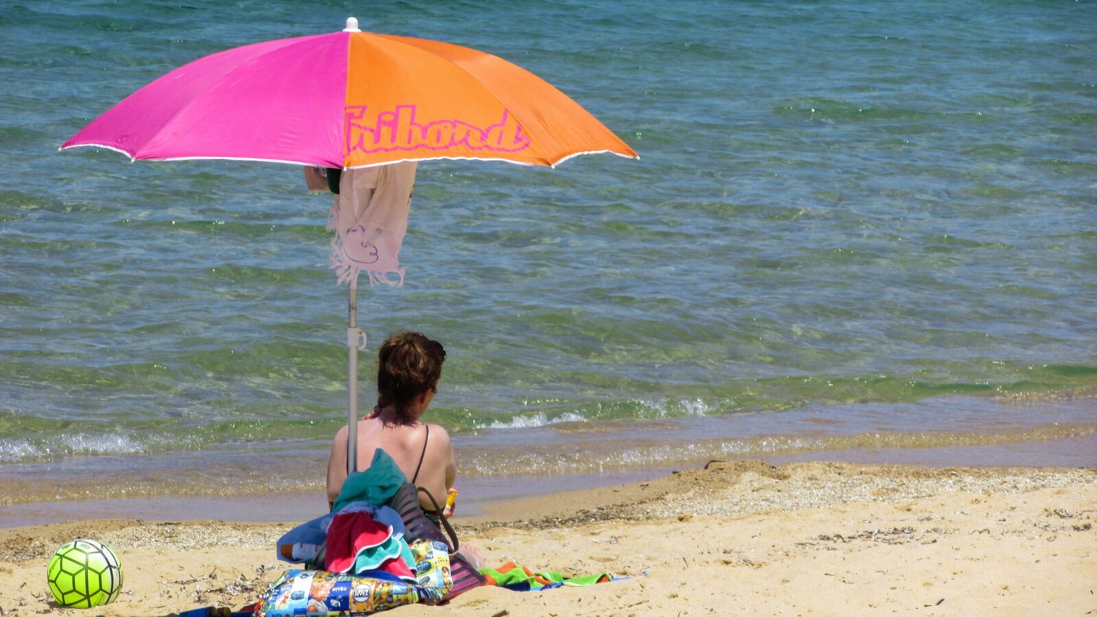 Canon PowerShot SX400 IS sample photo. Beach, umbrella, colors photography