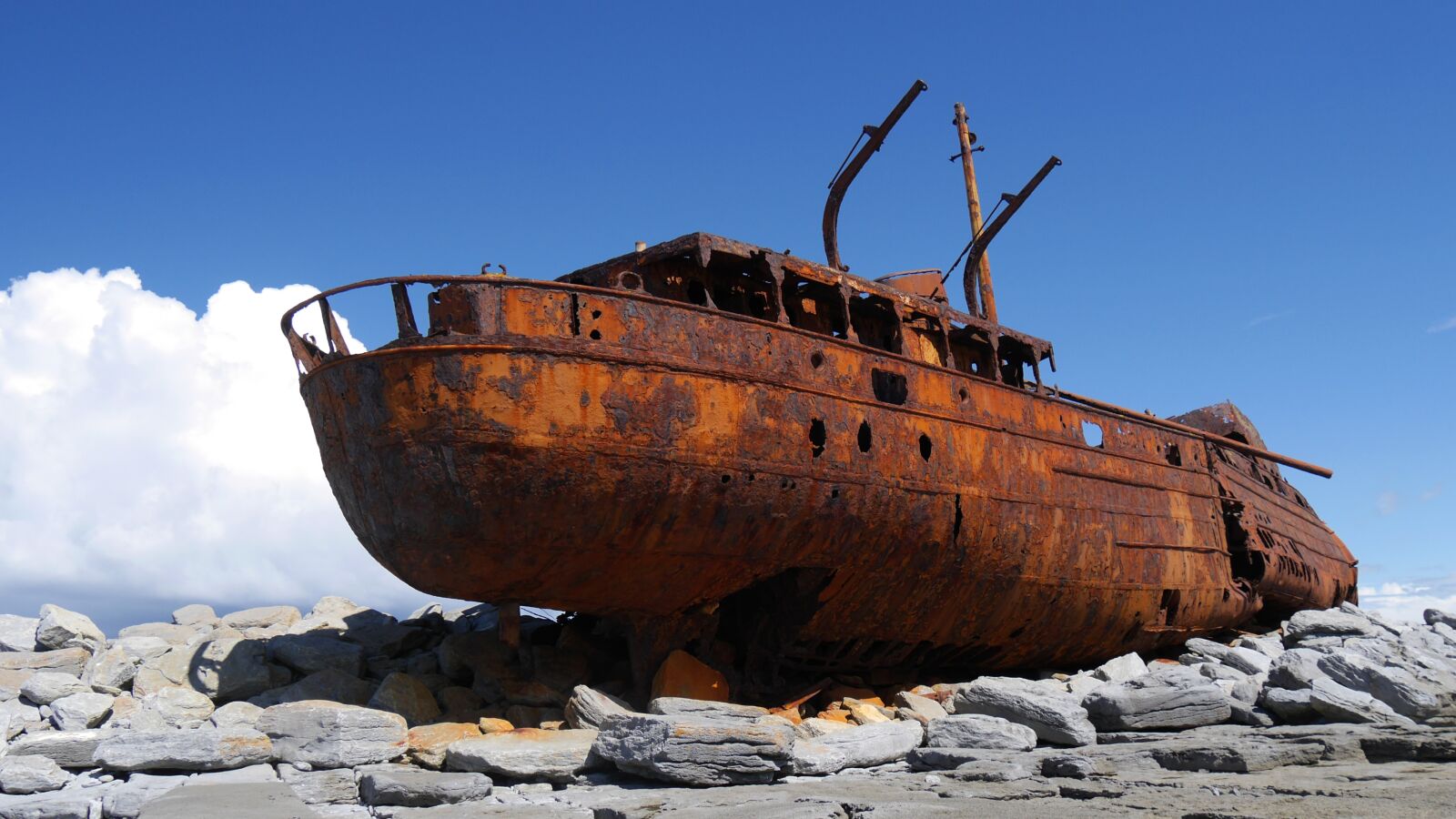 Panasonic Lumix DMC-GH3 sample photo. Ireland, inisheer, ship wreck photography