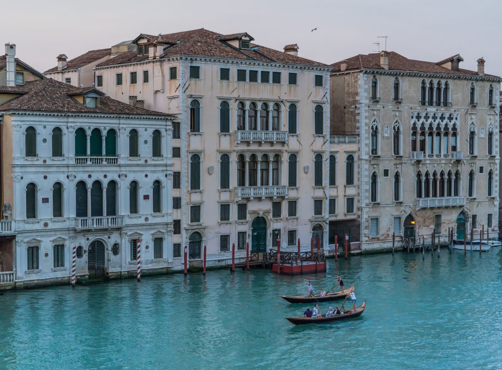 Sony a7R II + Sony FE 24-240mm F3.5-6.3 OSS sample photo. Venice, italy, gondola photography