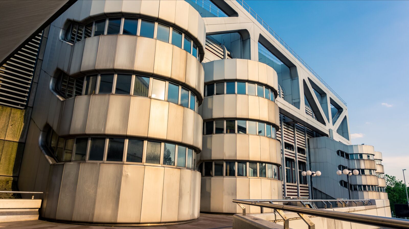 Sony Alpha a5000 (ILCE 5000) sample photo. Architecture, building, metallic photography