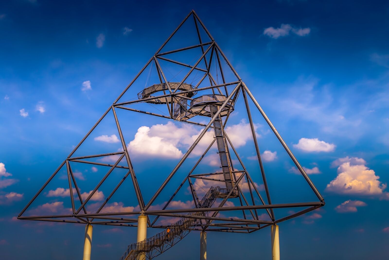 Canon EF 24-70mm F4L IS USM sample photo. Tetraeder, structure, architecture photography