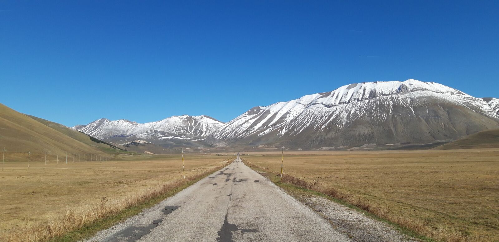 Samsung Galaxy A6 sample photo. Umbria, valle, castelluccio photography