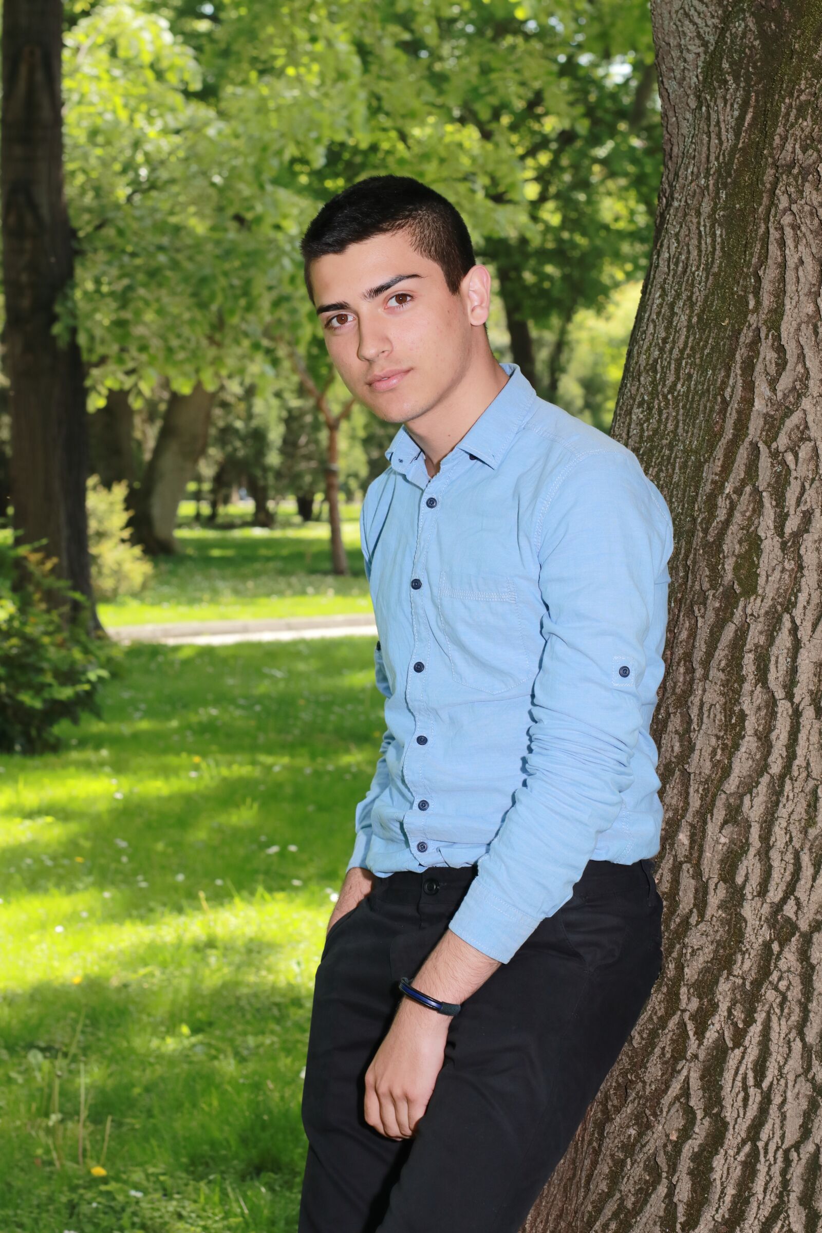 Canon EOS 77D (EOS 9000D / EOS 770D) sample photo. Boy, holiday, dress photography