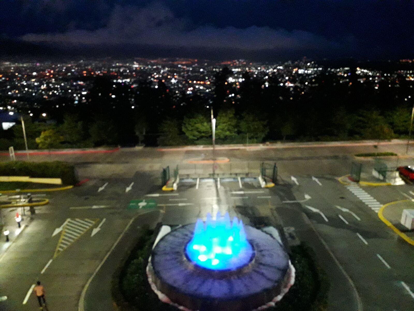 Samsung Galaxy J6 sample photo. Source, night, colors photography