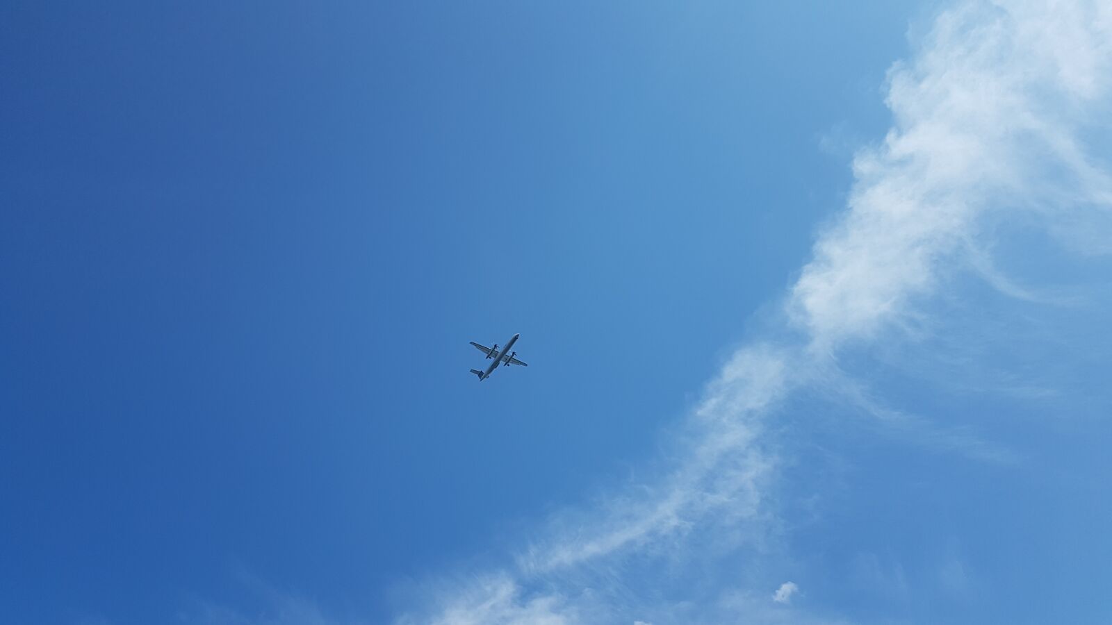 Samsung Galaxy S7 sample photo. Plane, sky, clouds photography