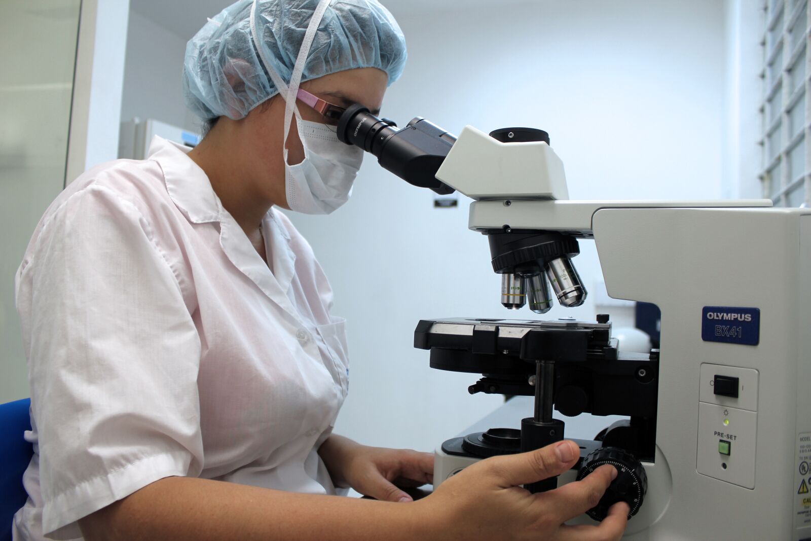 Canon EOS 550D (EOS Rebel T2i / EOS Kiss X4) sample photo. Microscope, diagnosis, lab photography