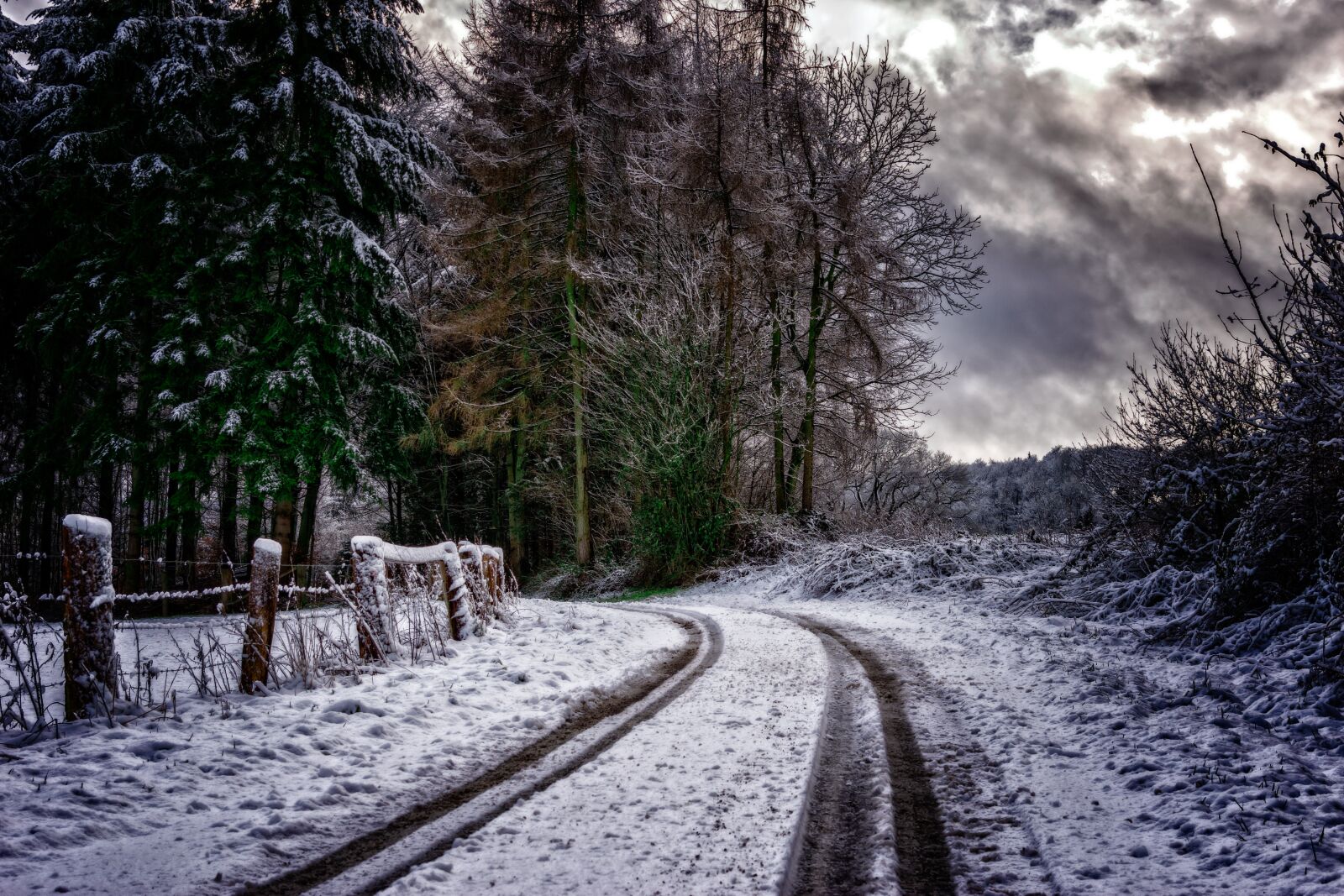 Nikon D3300 sample photo. Away, snow, trace photography