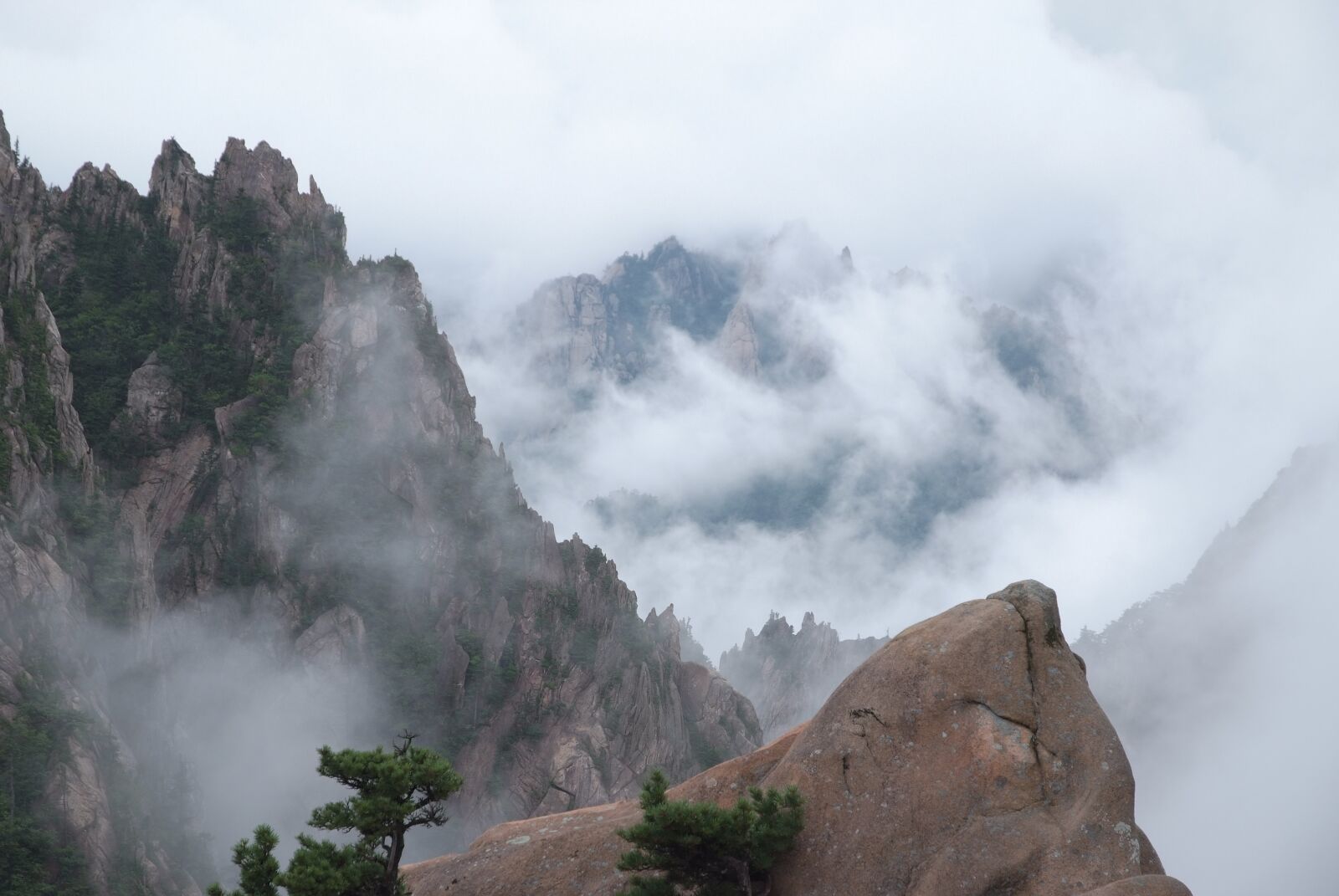 Fujifilm FinePix S5 Pro sample photo. Cloud, mountain, nature photography