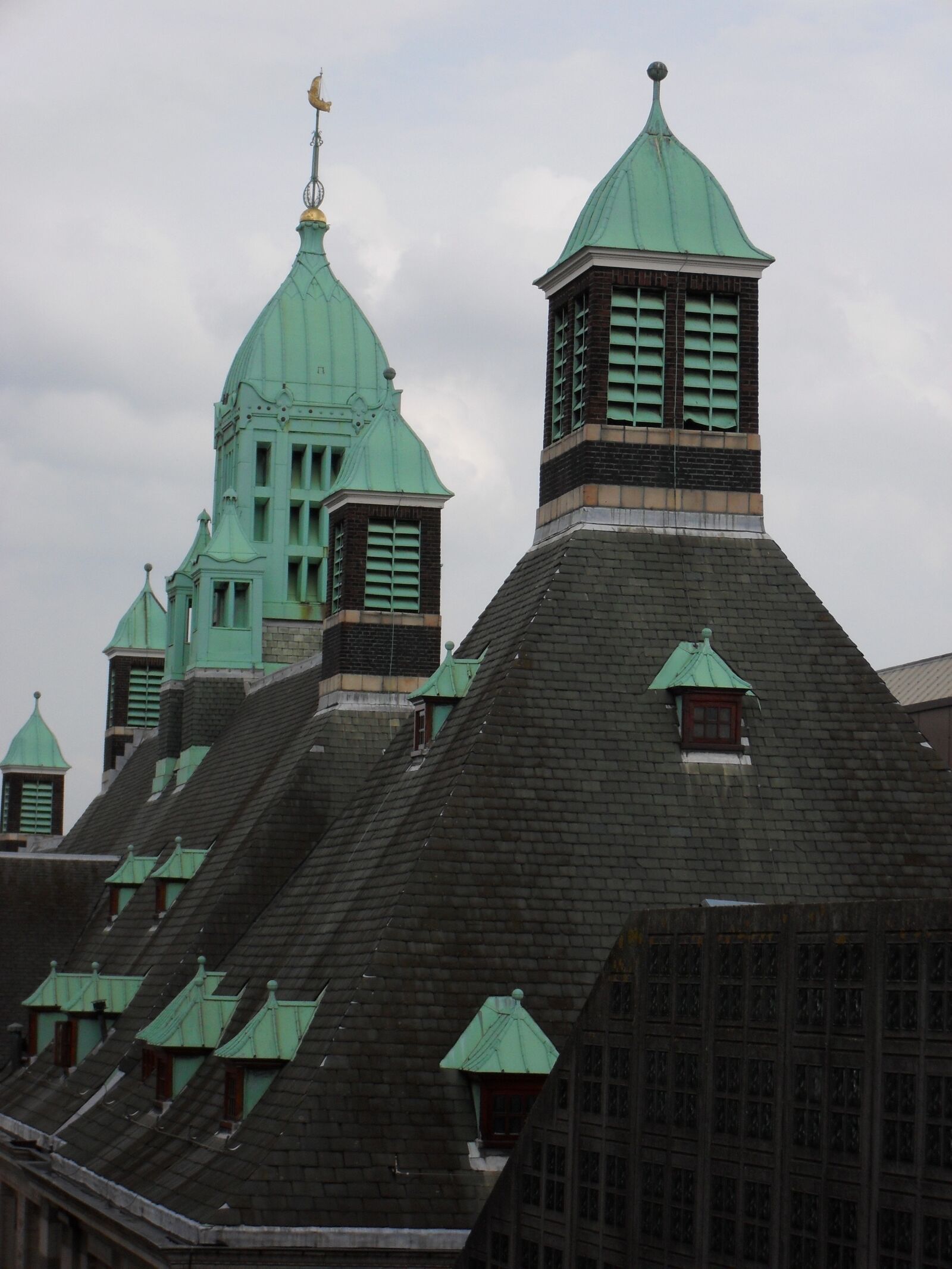 Samsung ES55,ES57 / VLUU ES55 /  SL102 sample photo. Amsterdam, holland, roof photography