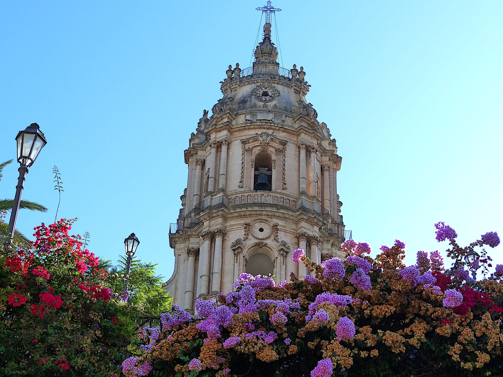 Panasonic Lumix DMC-FZ200 sample photo. Architecture, sicily, modica photography