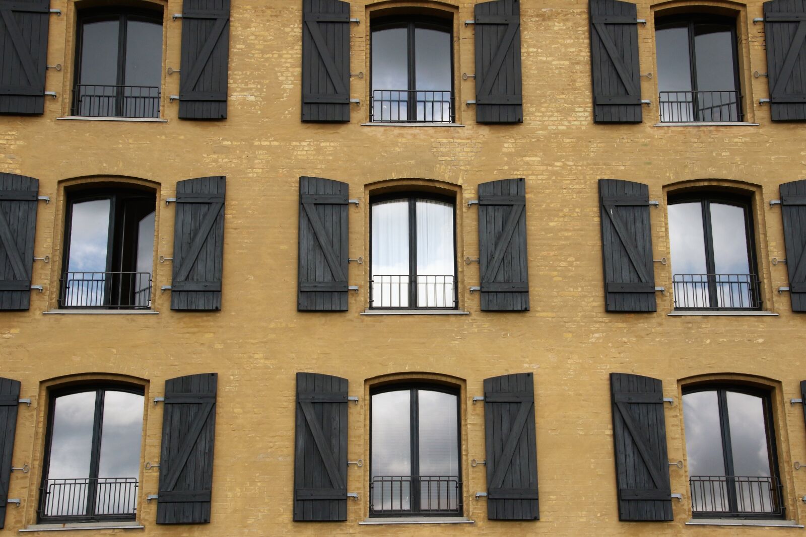 Canon EOS 7D Mark II sample photo. Architectural, balconies, black, shatters photography