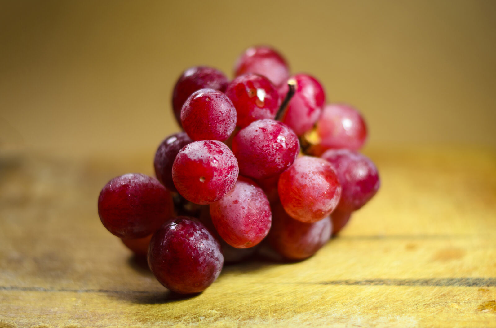 Nikon D7000 + Nikon AF-S Nikkor 50mm F1.8G sample photo. Grapes, fruit, red, grapes photography