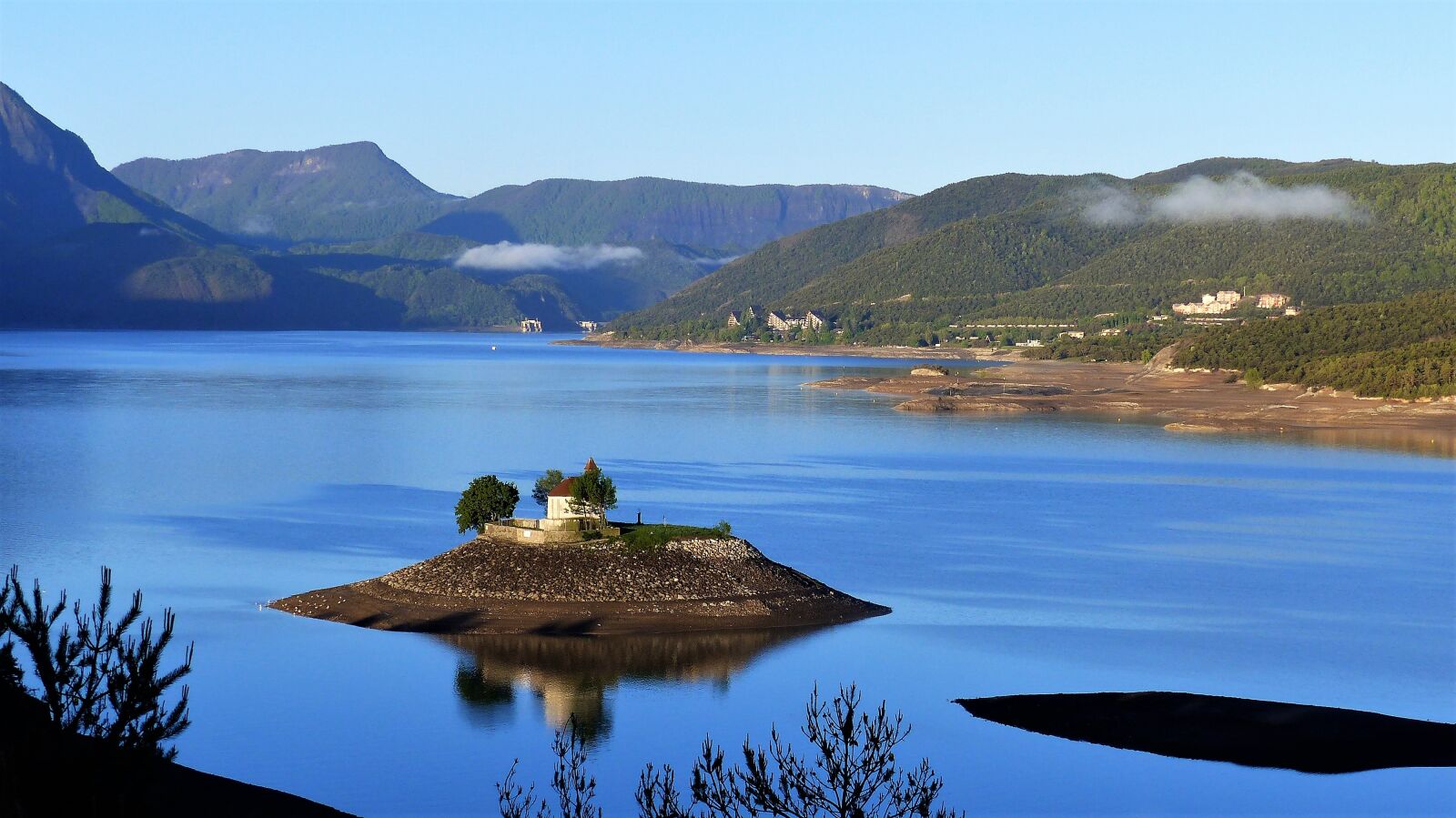 Panasonic Lumix DMC-FZ200 sample photo. Landscape, nature, lake photography
