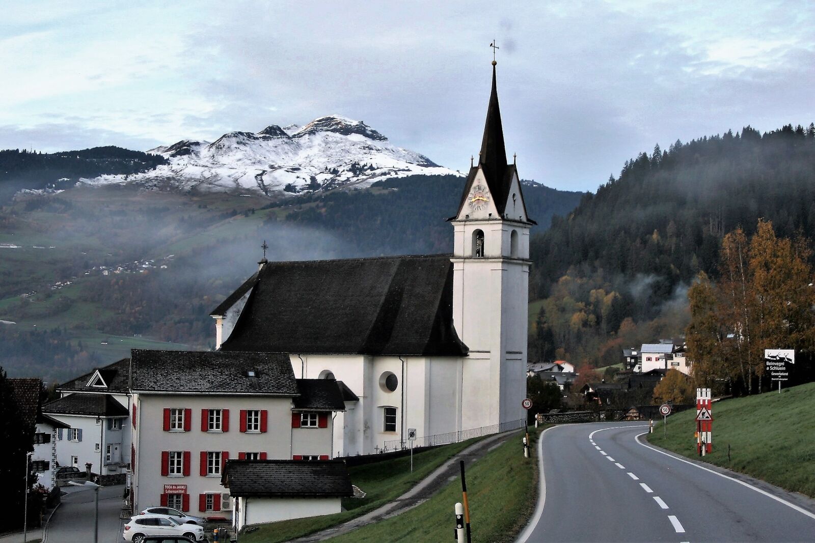 Canon EOS 400D (EOS Digital Rebel XTi / EOS Kiss Digital X) sample photo. Highway, november, church photography