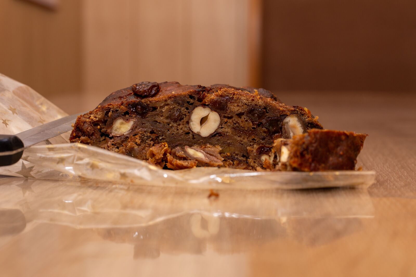 Canon EOS 6D + Canon EF 50mm F1.8 STM sample photo. Fruitcake, christmas, tunnel photography