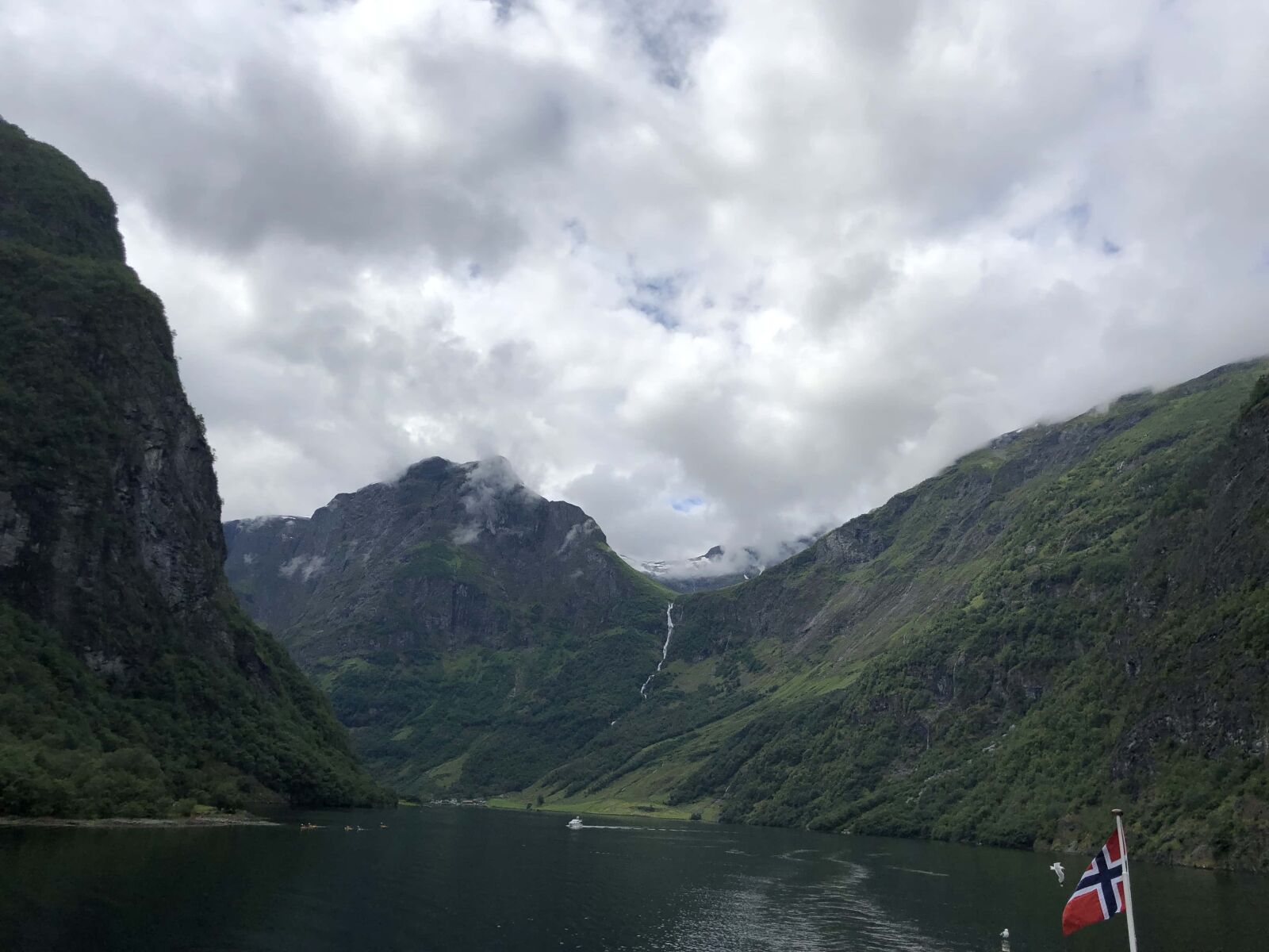 Apple iPhone X sample photo. Mountain, lake, landscape, water photography