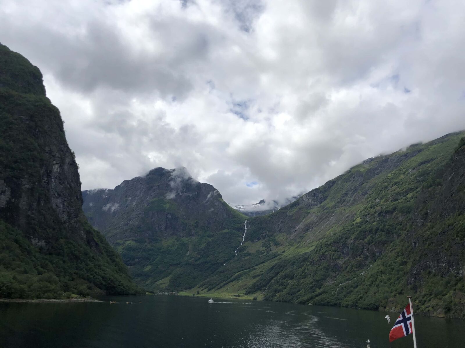 iPhone X back dual camera 4mm f/1.8 sample photo. Mountain, lake, landscape, water photography
