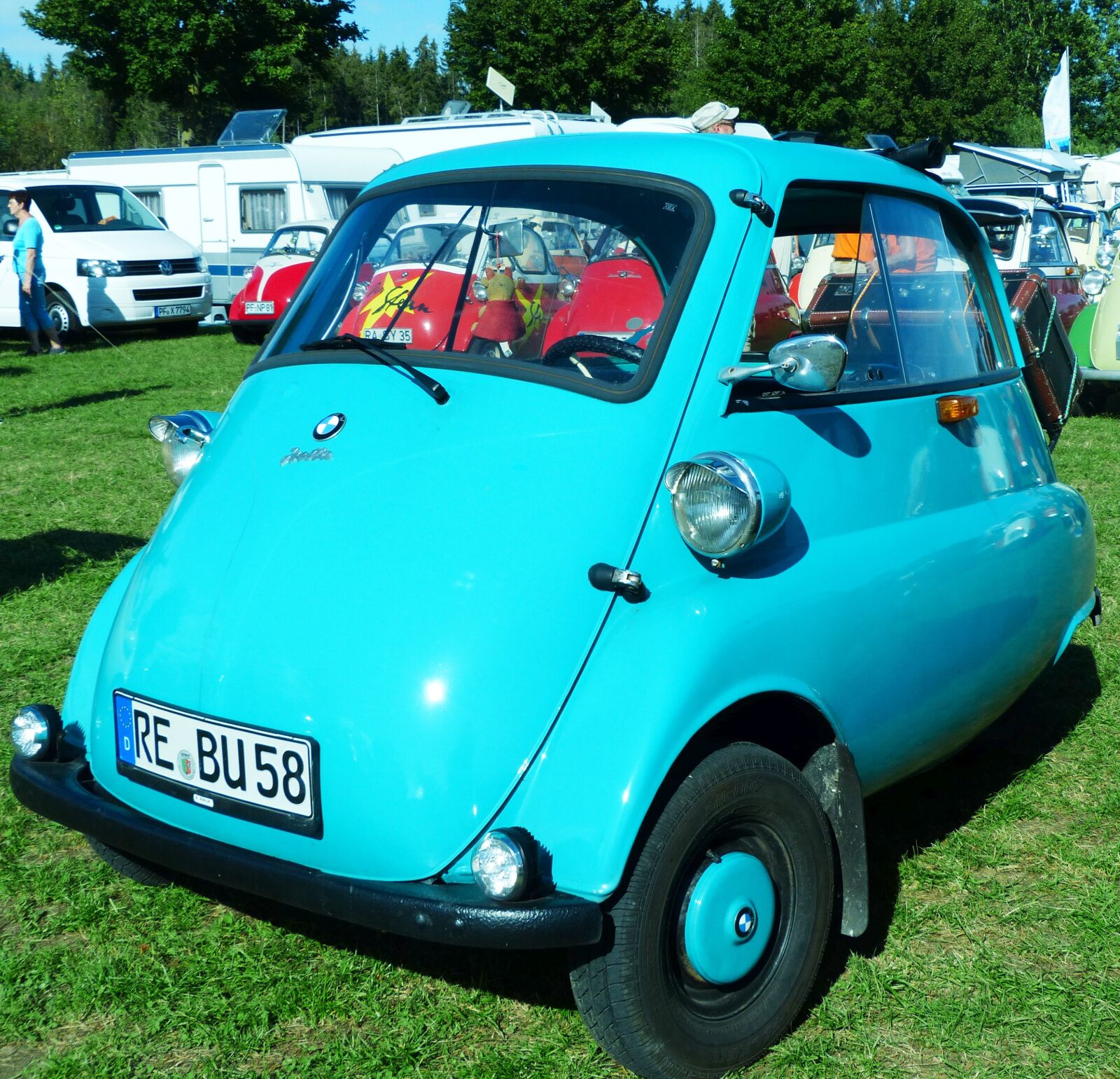 Panasonic Lumix DMC-FZ200 sample photo. Bmw, isetta, snogging ball photography