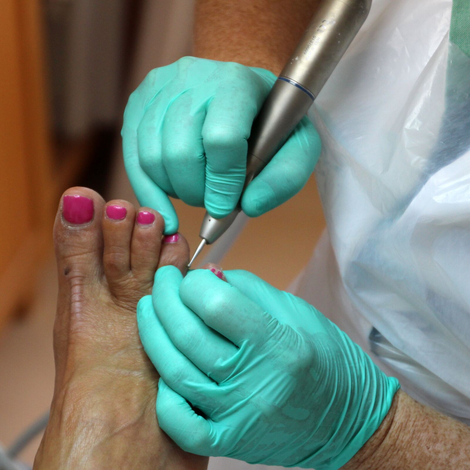 Canon EOS 100D (EOS Rebel SL1 / EOS Kiss X7) sample photo. Pedicure, foot care, foot photography