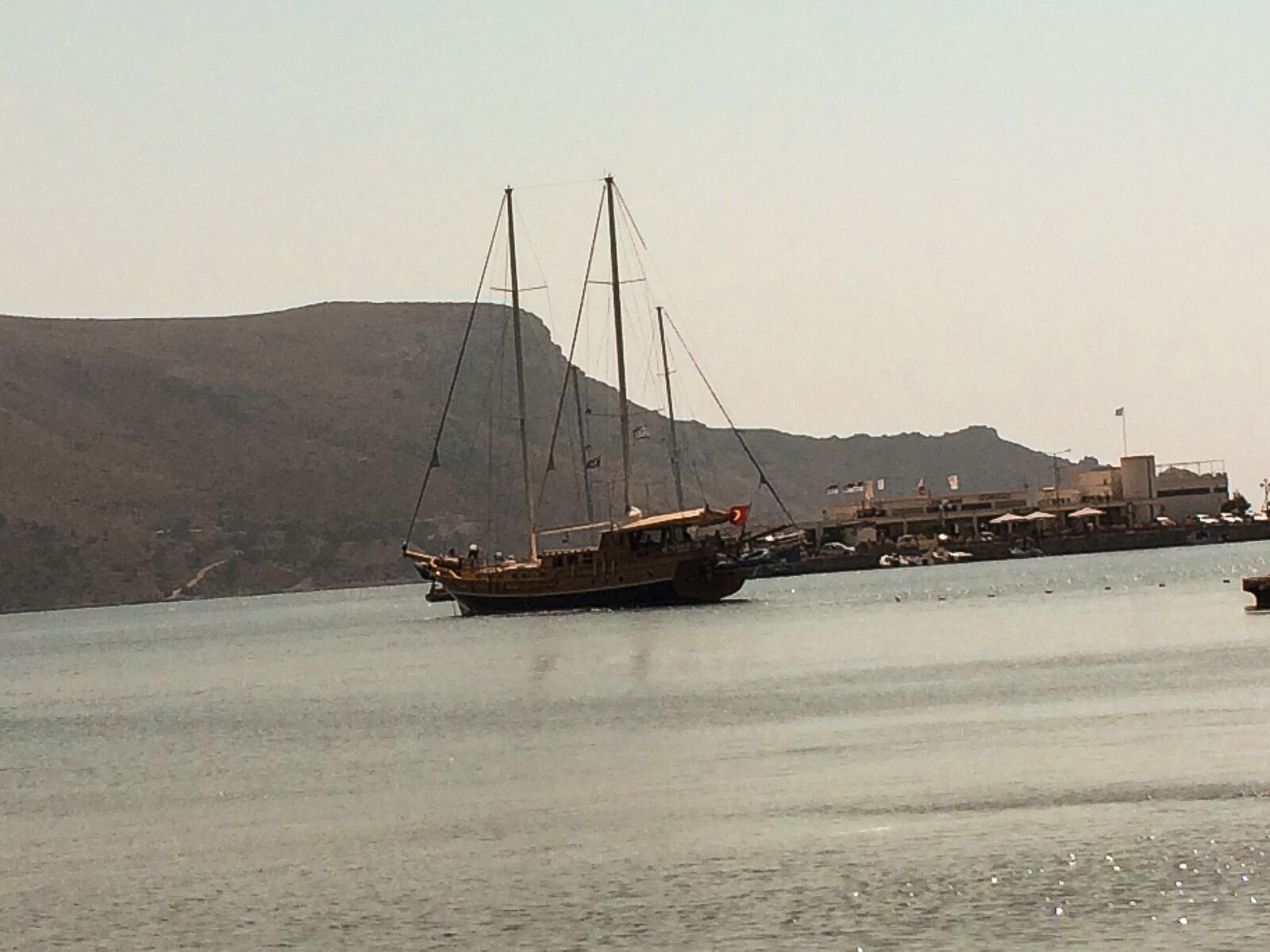 iPhone 5s back camera 4.15mm f/2.2 sample photo. Greek island, blue water photography