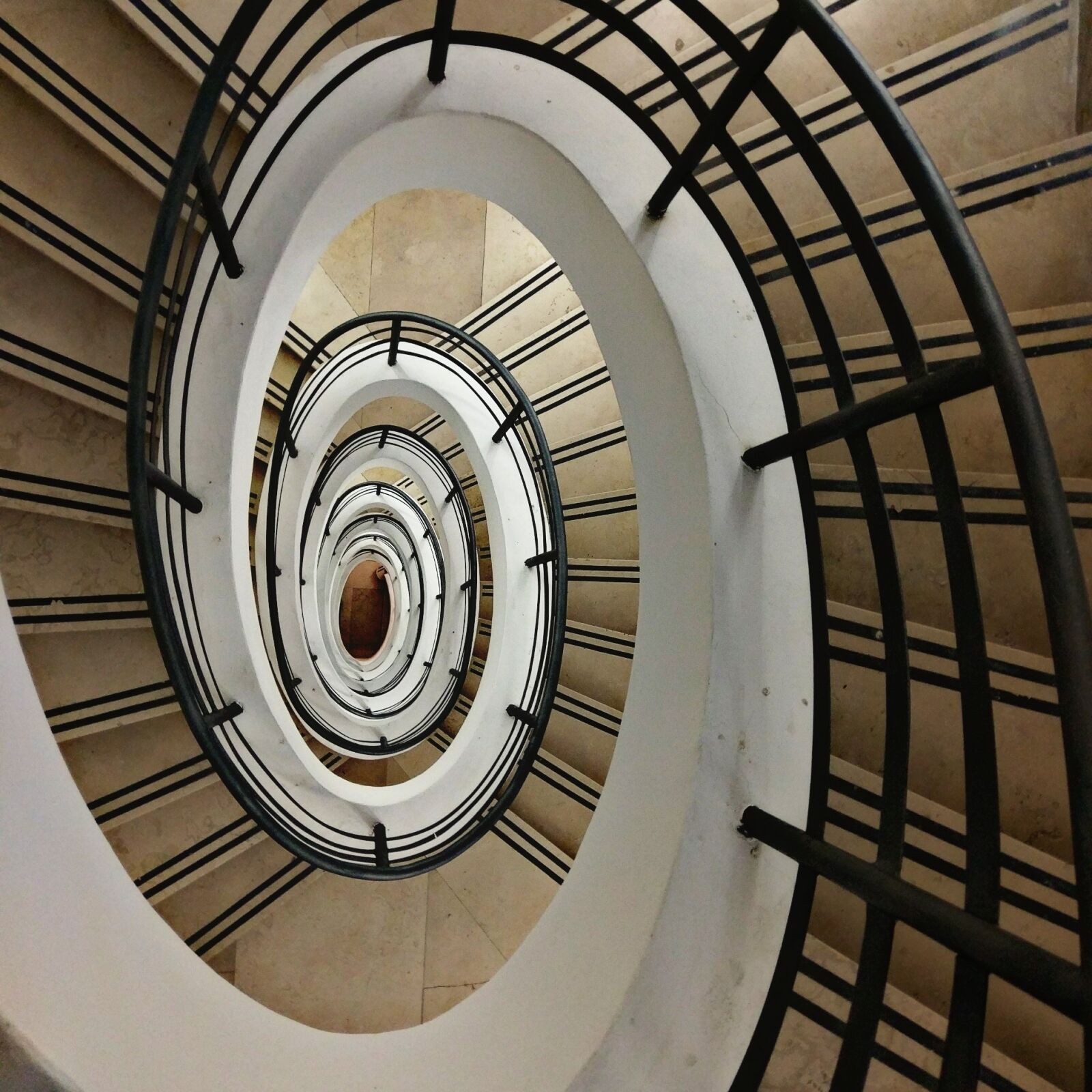 HTC 10 sample photo. Stairs, descent, hypnosis photography