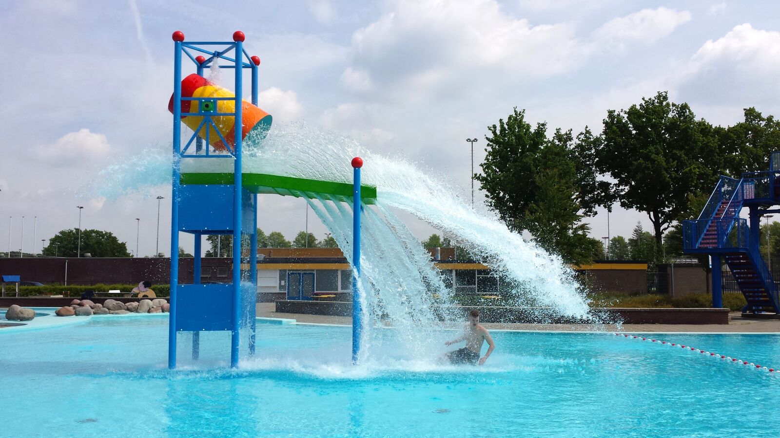 Samsung Galaxy S4 sample photo. Swimming pool, water fun photography