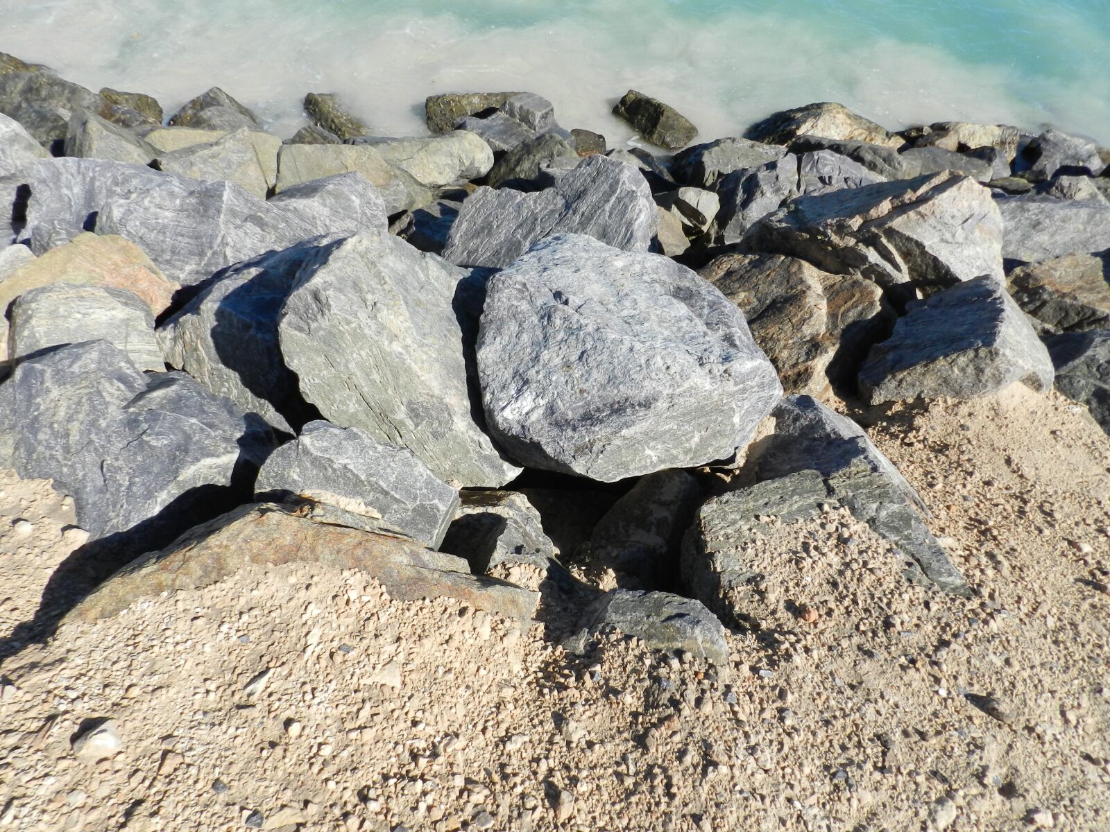 Nikon Coolpix P500 sample photo. Rocks, beach, stone photography